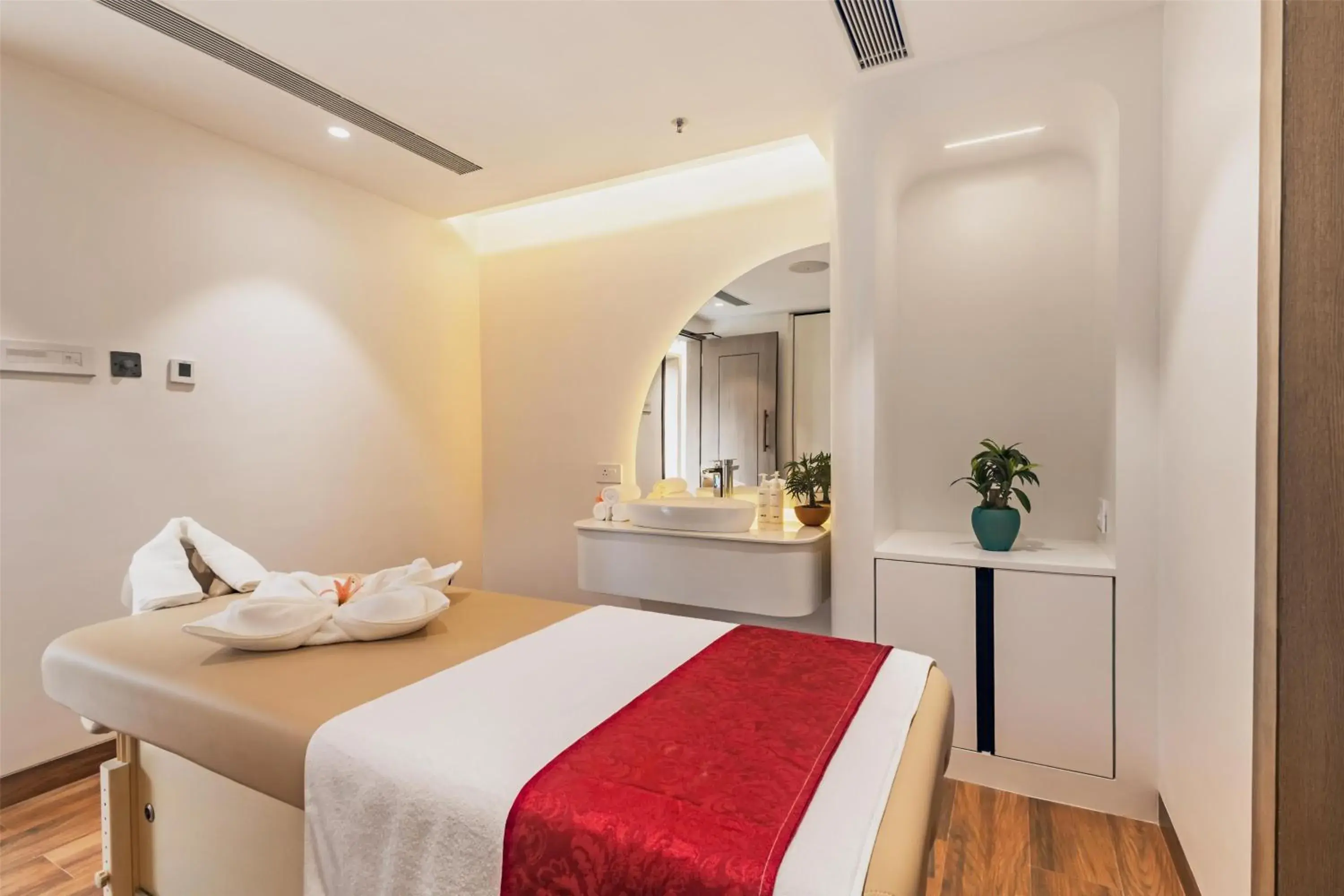 Spa and wellness centre/facilities, Bed in Radisson Hotel Jamshedpur Spa and wellness centre/facilities, Bed in Radisson Hotel Jamshedpur