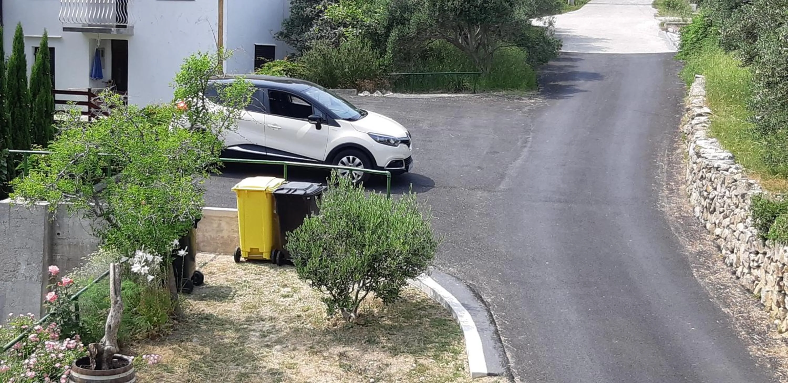Parking in Guest House Violeta