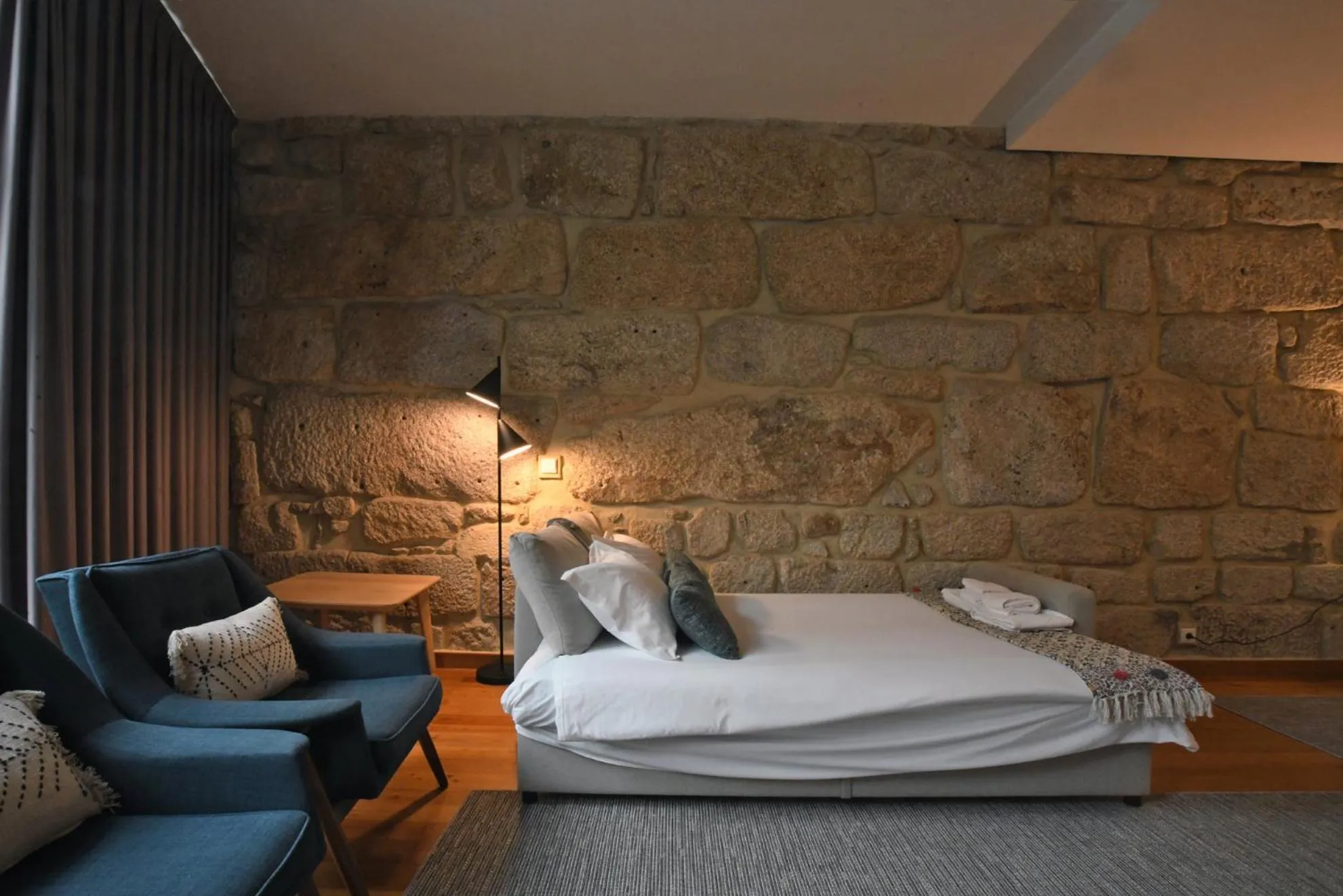 Living room, Bed in Spot Apartments Sao Bento