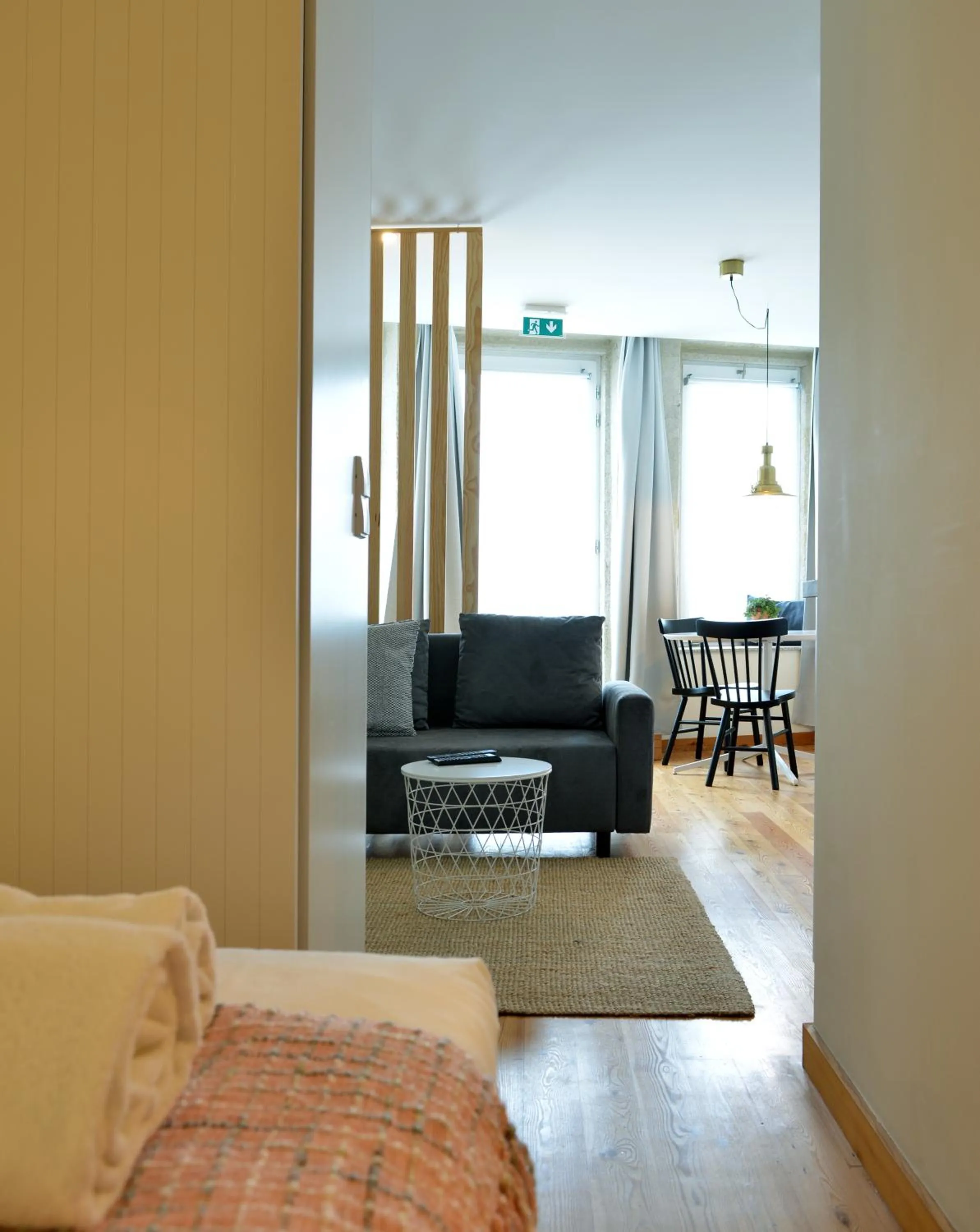 Living room, Bed in Spot Apartments Sao Bento