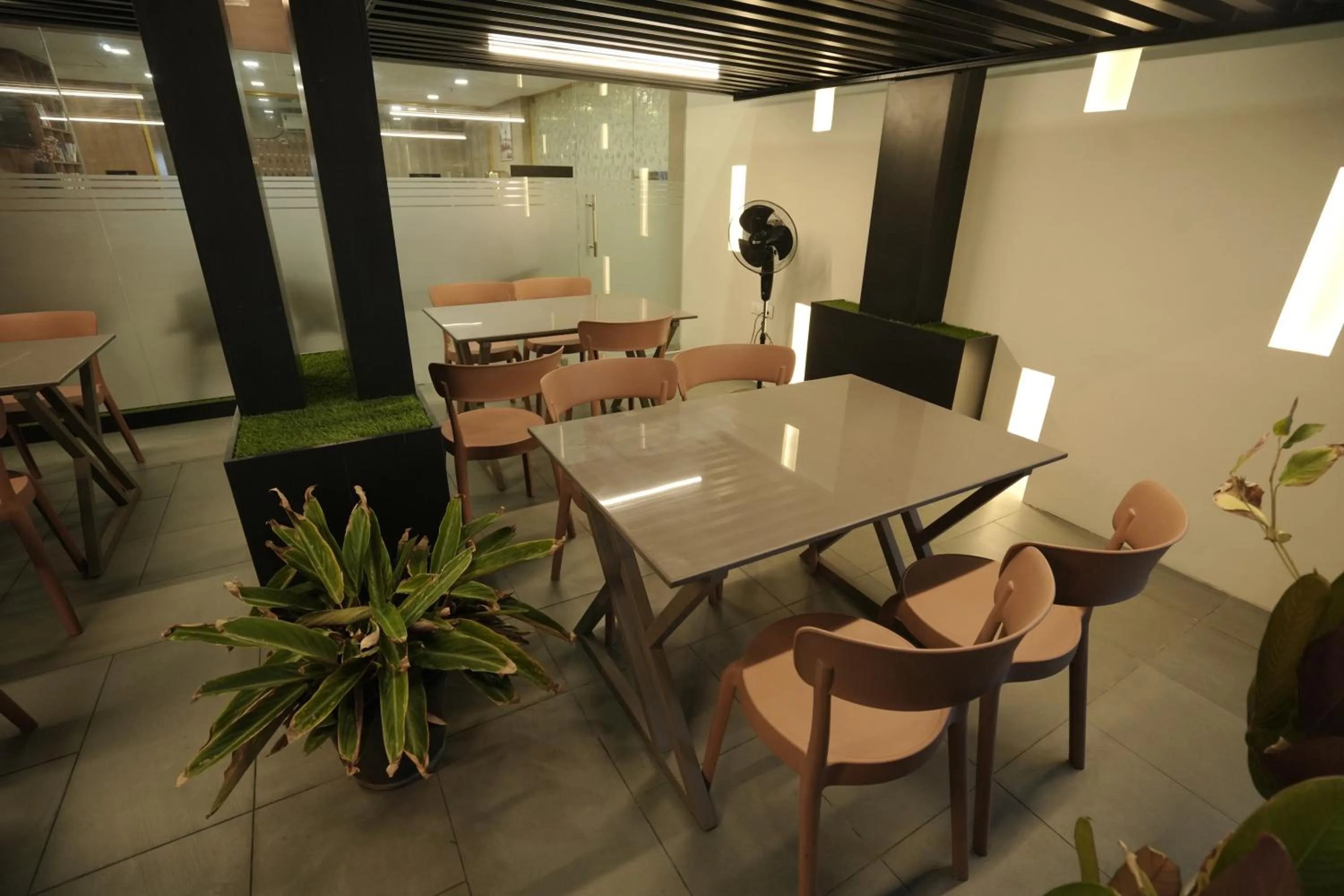 Restaurant/places to eat in Royal Casa Cochin