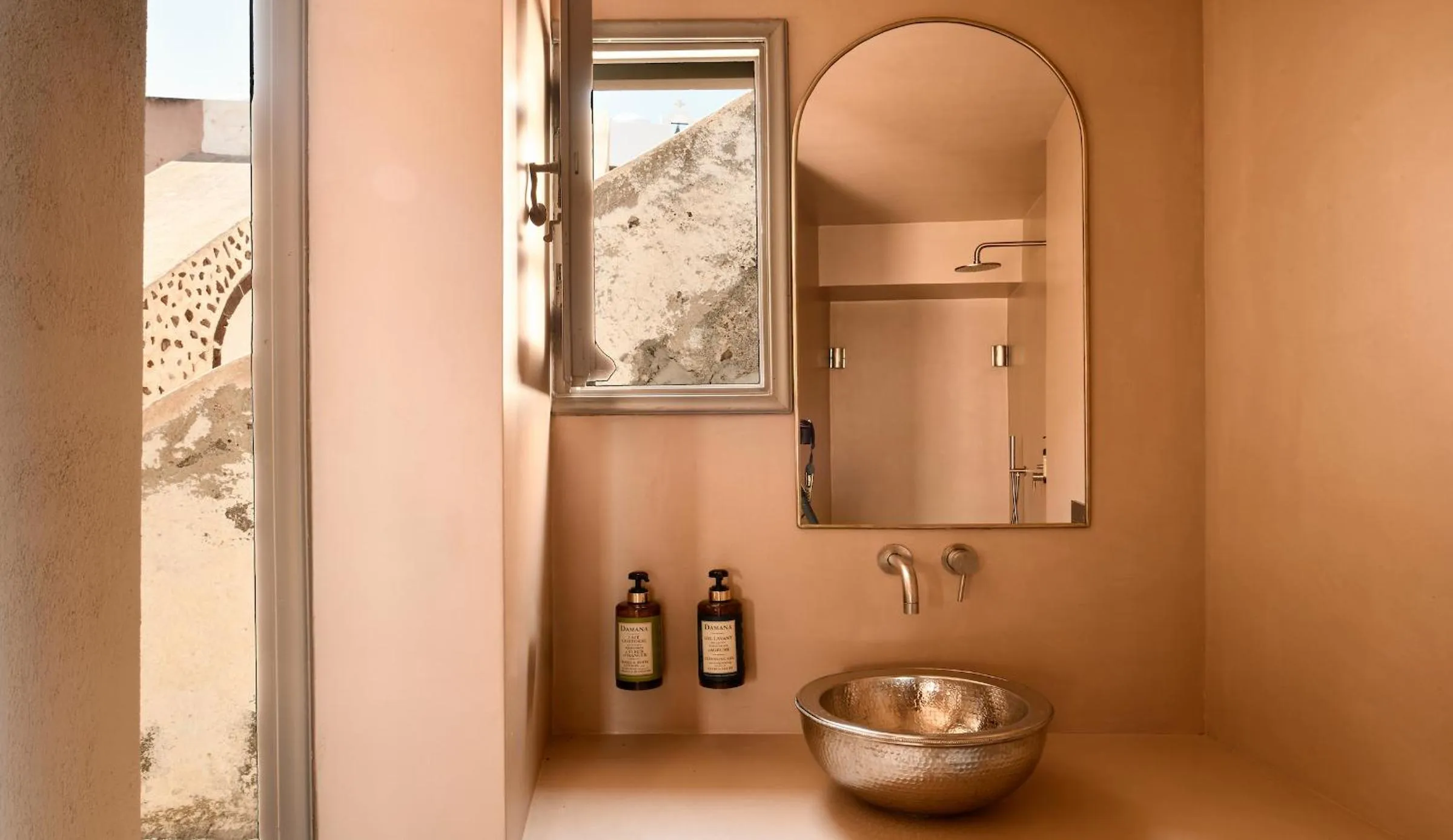 Shower in Terra Verde Oia by K&K
