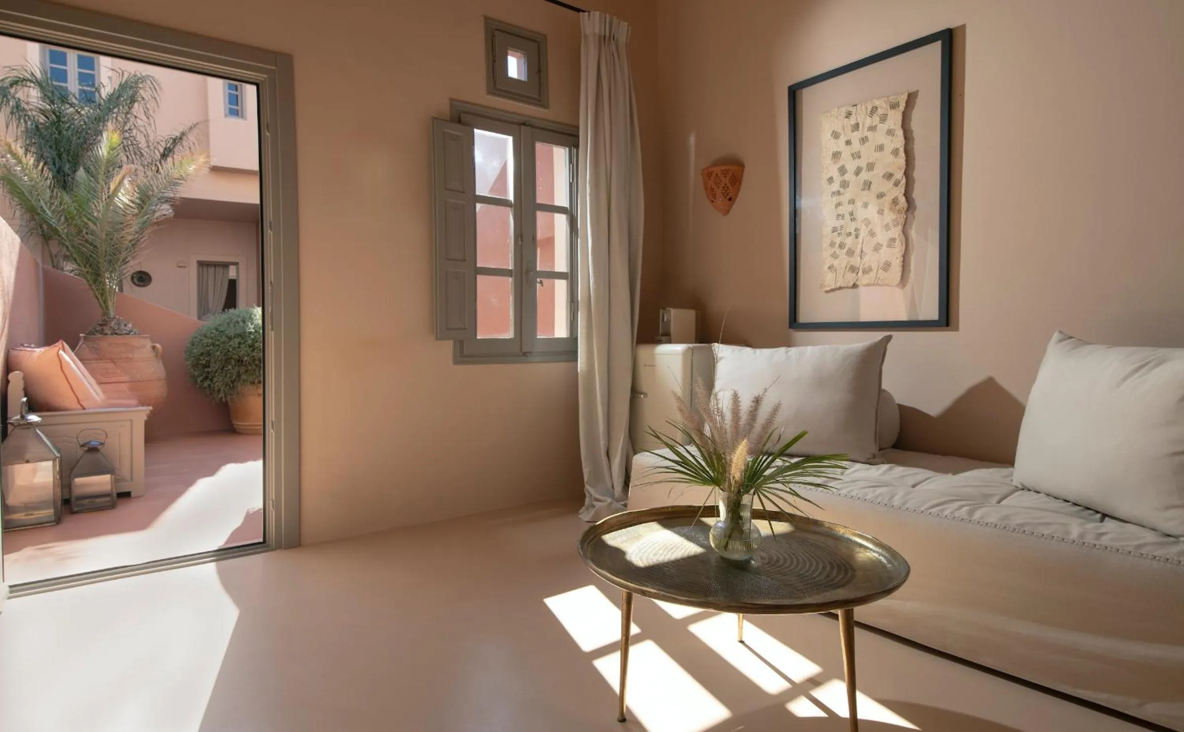 Photo of the whole room in Terra Verde Oia by K&K