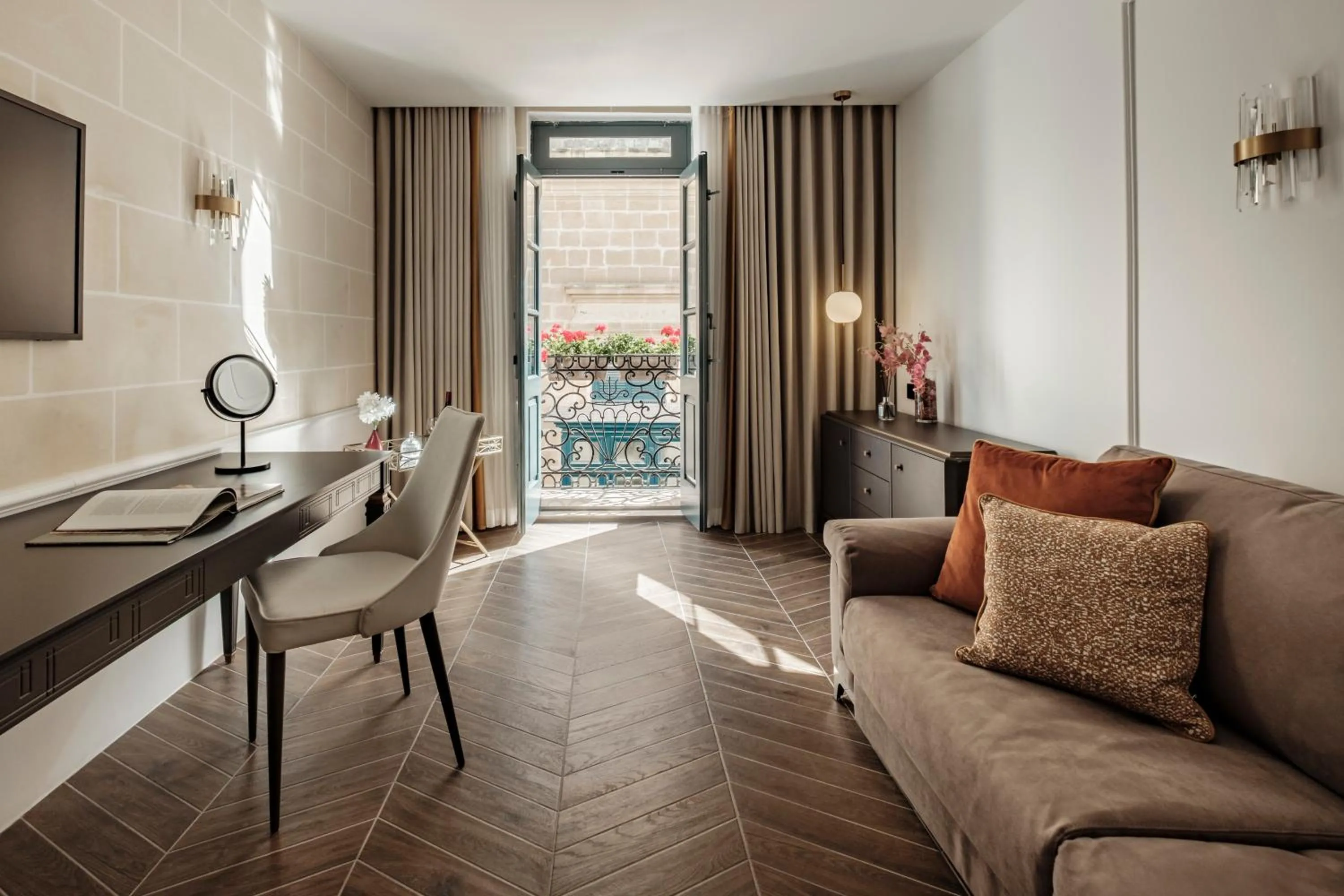 Premium Suite in 1926 La Galerie Boutique Art Suites