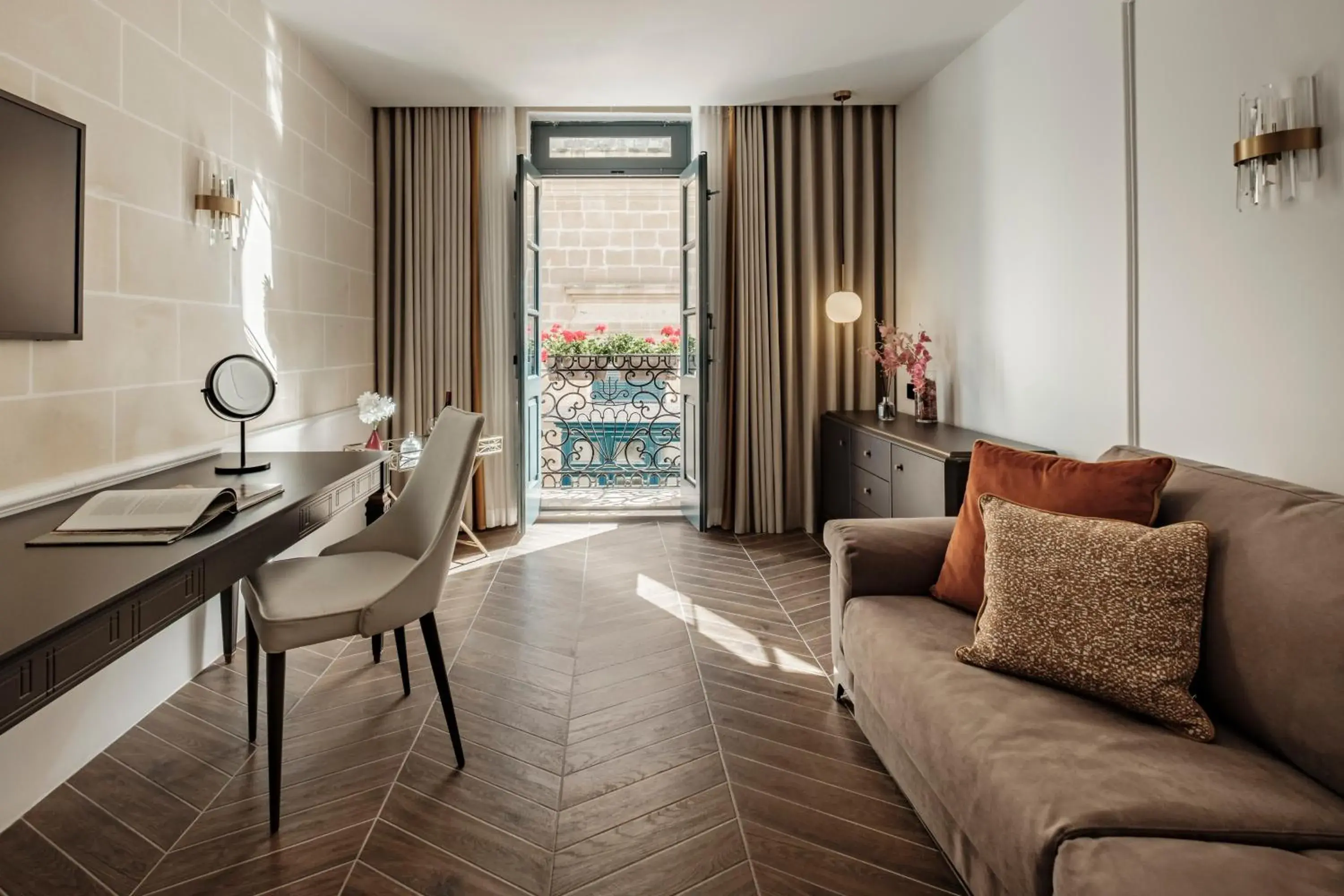 Premium Suite in 1926 La Galerie Boutique Art Suites Premium Suite in 1926 La Galerie Boutique Art Suites
