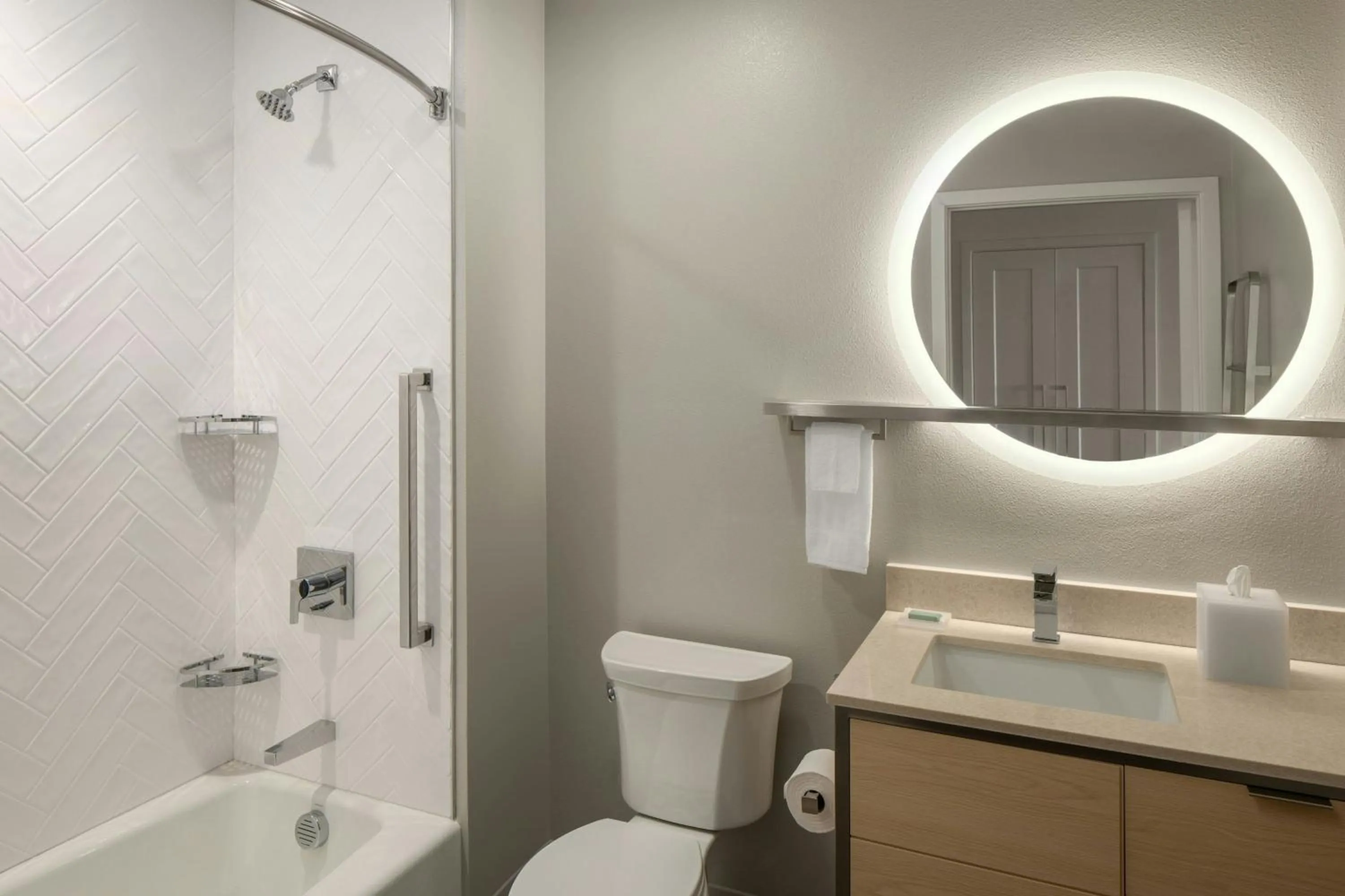 Bathroom in TownePlace Suites by Marriott San Jose Downtown