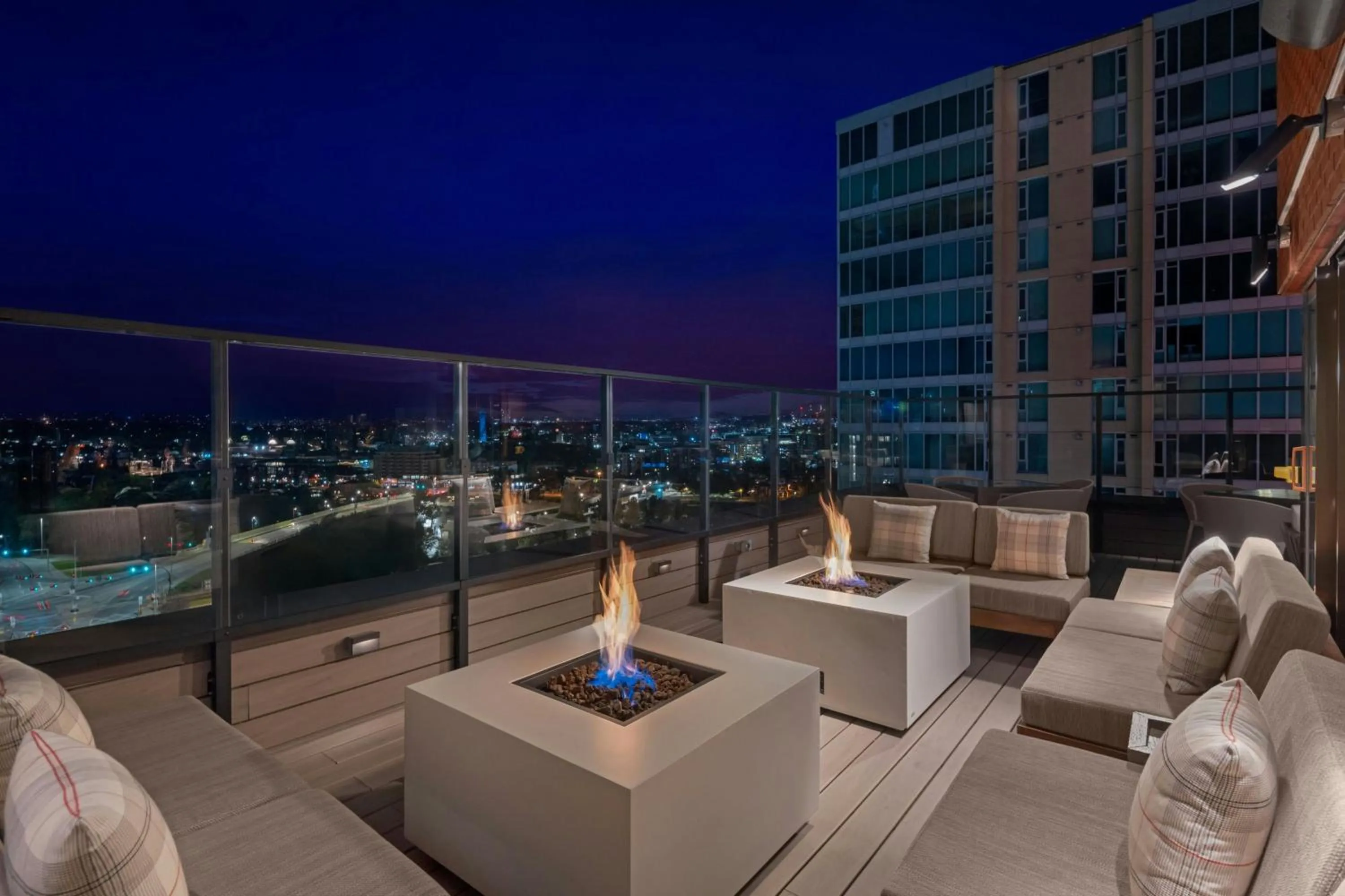 Restaurant/places to eat in Element Calgary Downtown