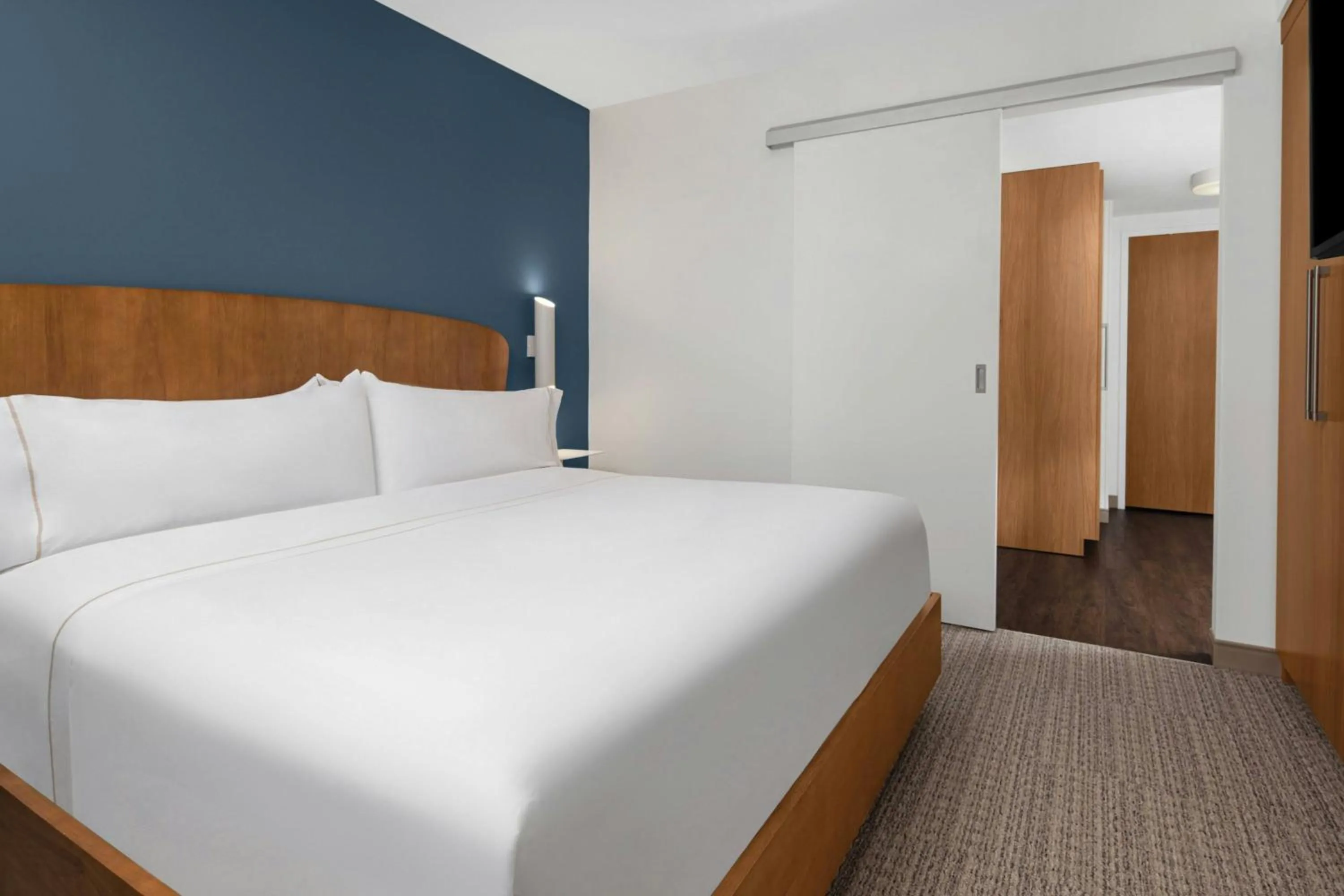 Bedroom, Bed in Element Calgary Downtown