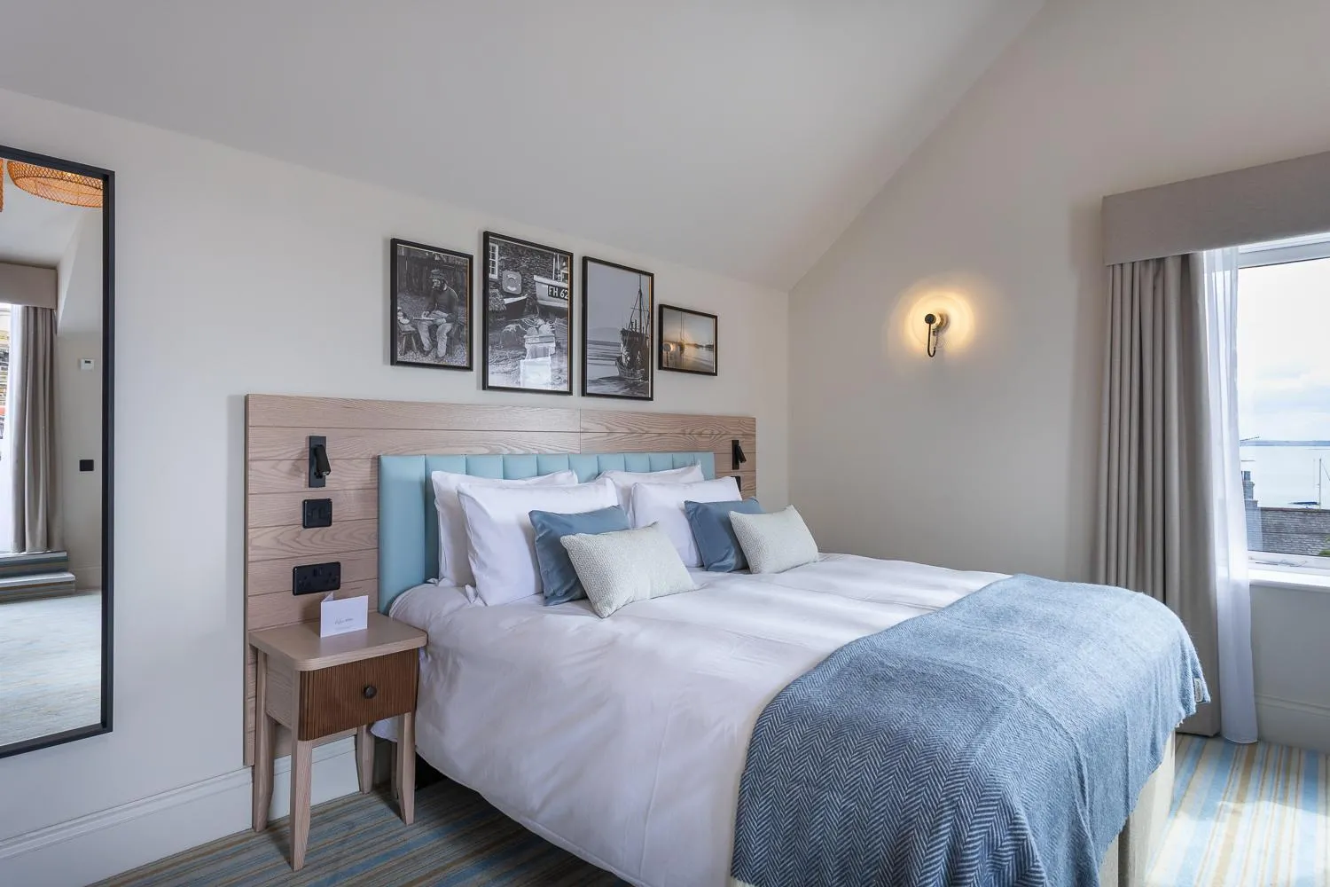 Bed in The Ship Hotel