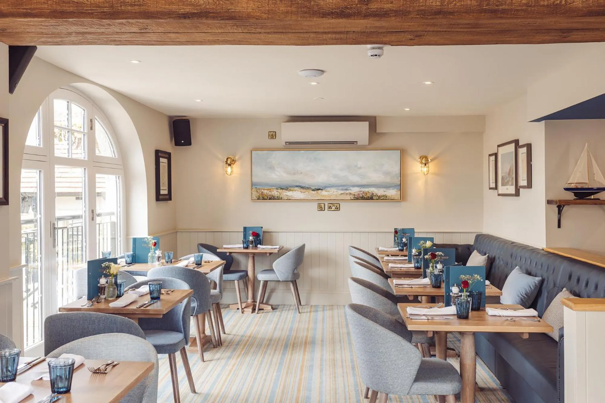 Restaurant/places to eat in The Ship Hotel