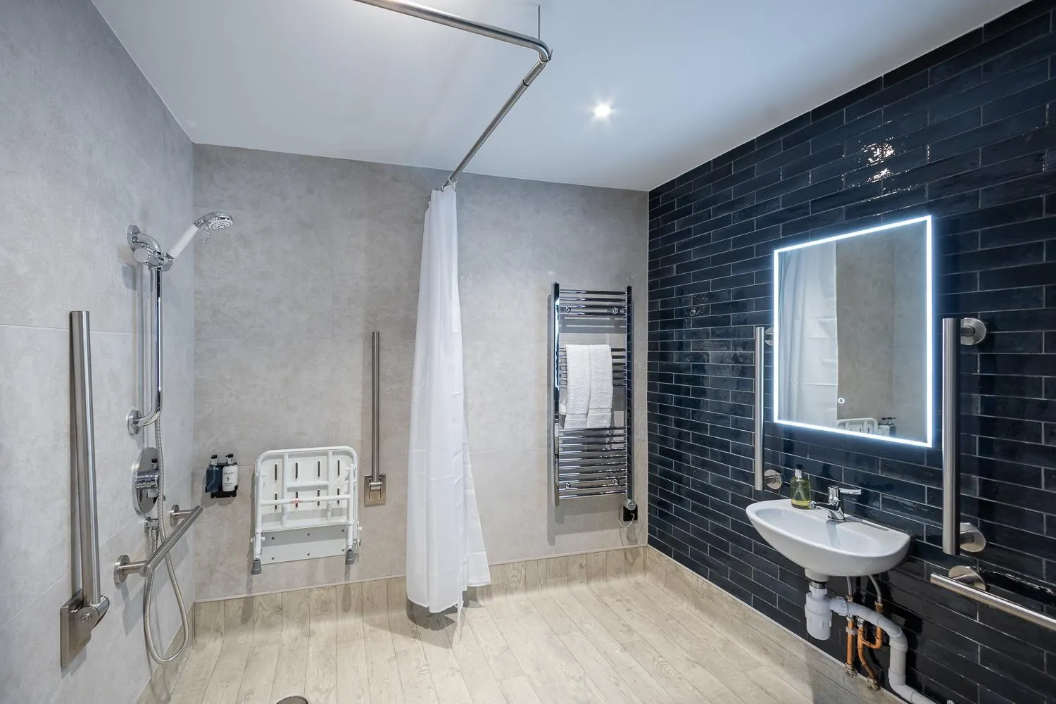Shower in The Ship Hotel
