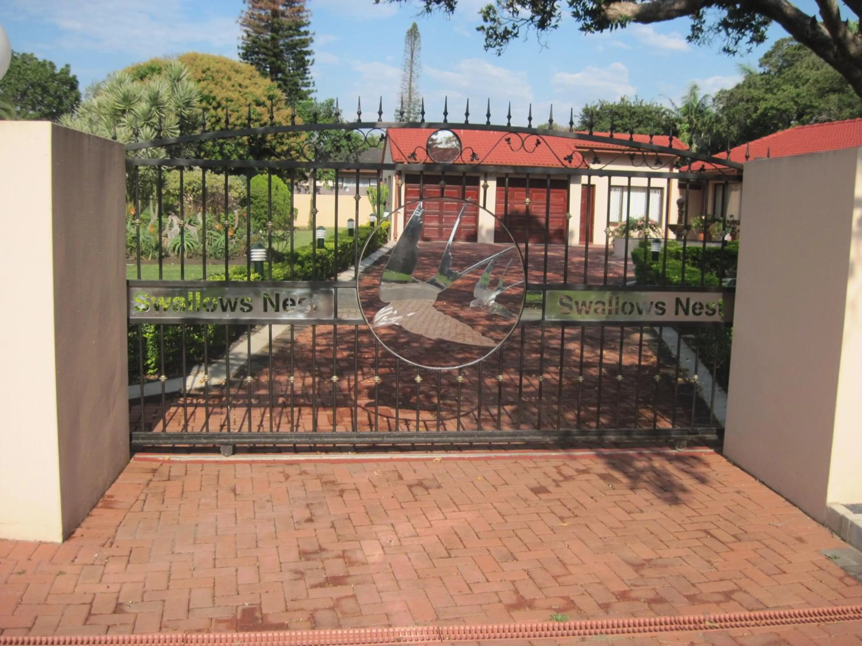 Facade/entrance in Swallows Nest B&B