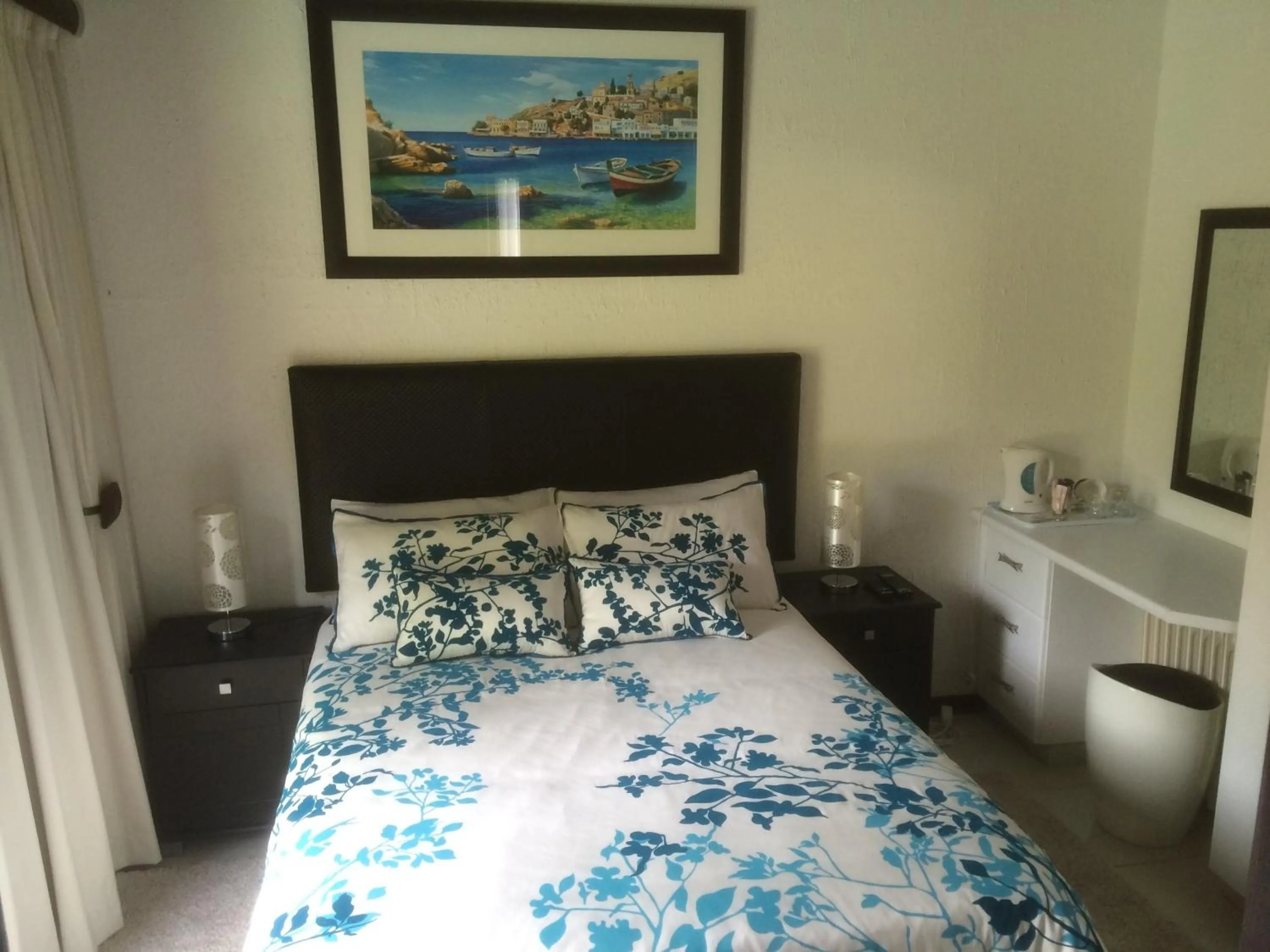 Bedroom, Bed in Swallows Nest B&B