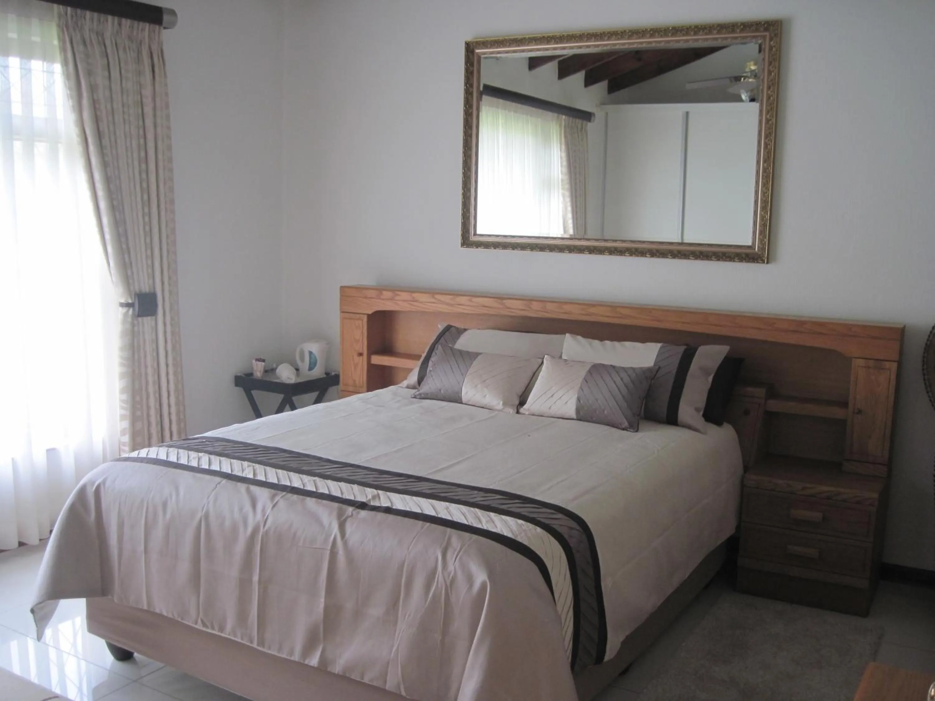 Bedroom, Bed in Swallows Nest B&B