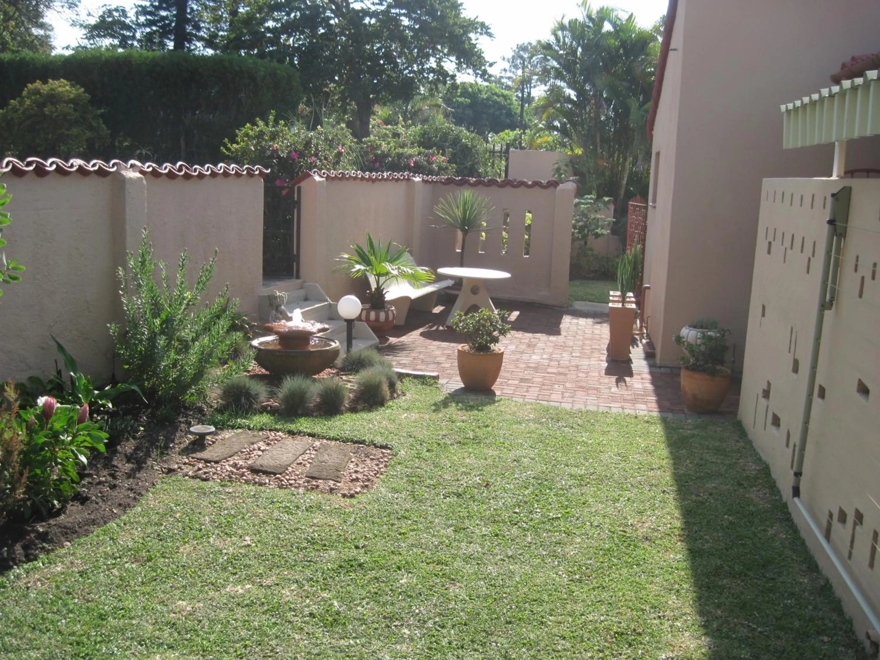 Garden in Swallows Nest B&B