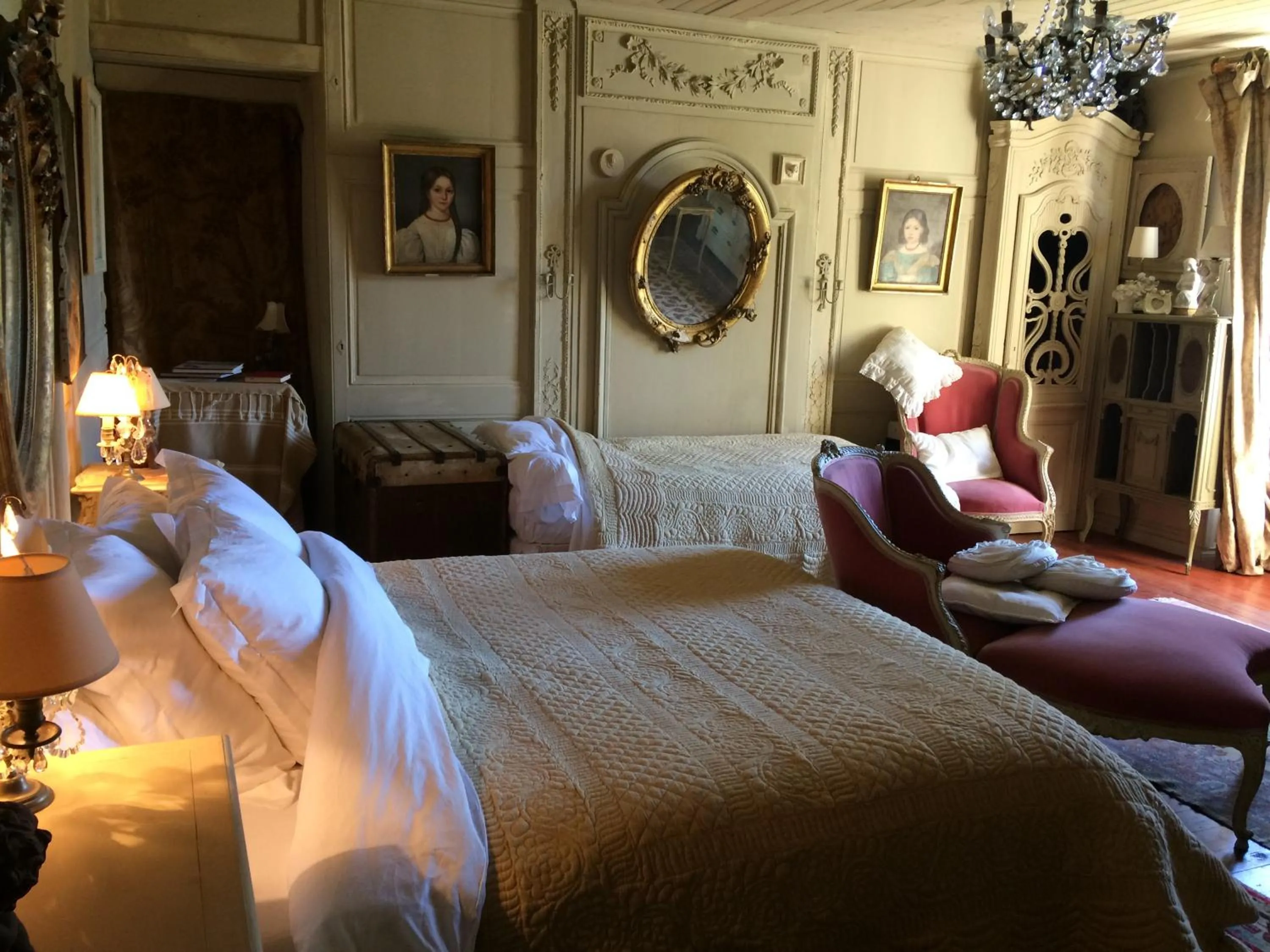 Bed in Domaine De La Bastille, Manoir du XVll, Bed and Breakfast