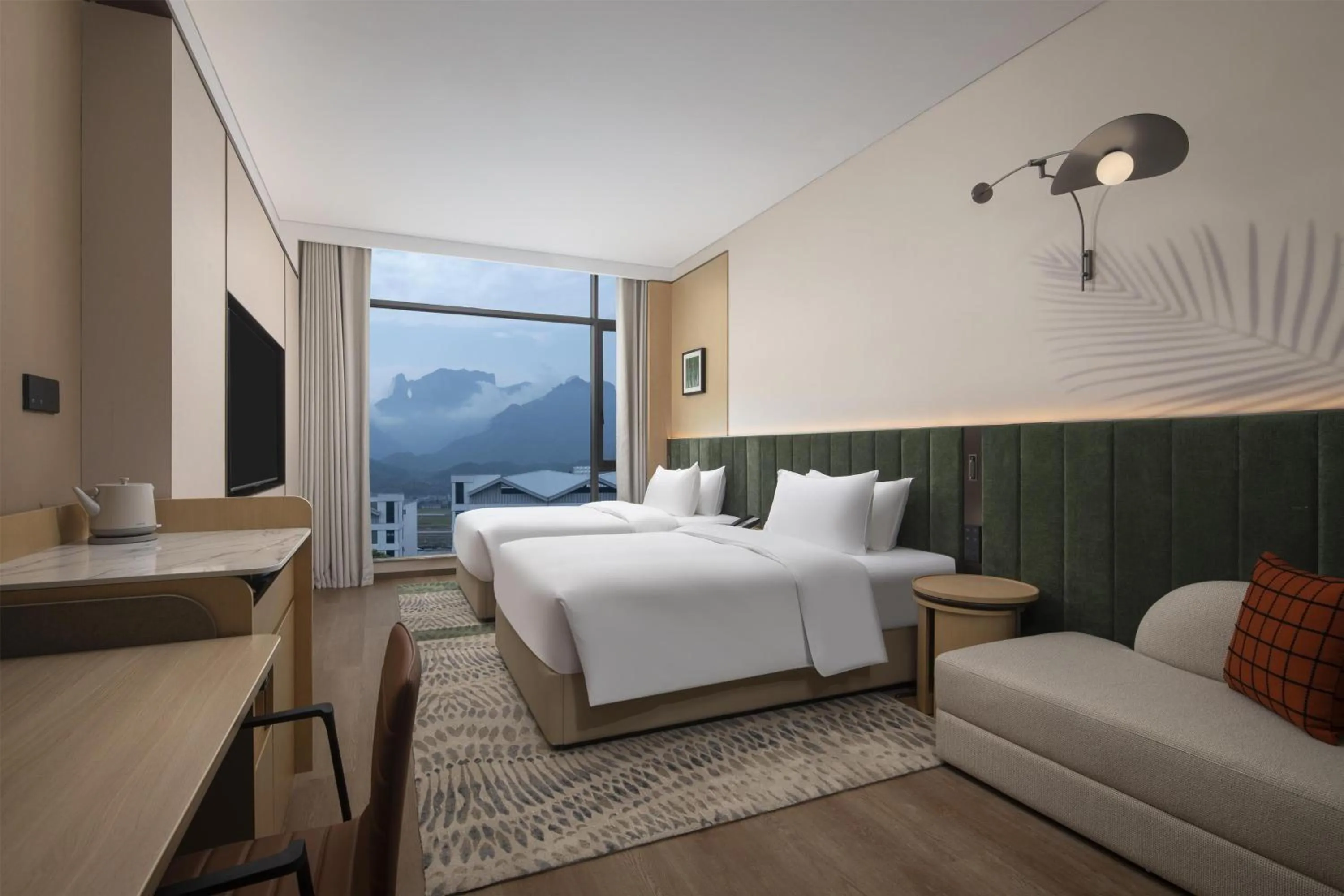 Bed in Hilton Garden Inn Zhangjiajie Tianmen Mountain