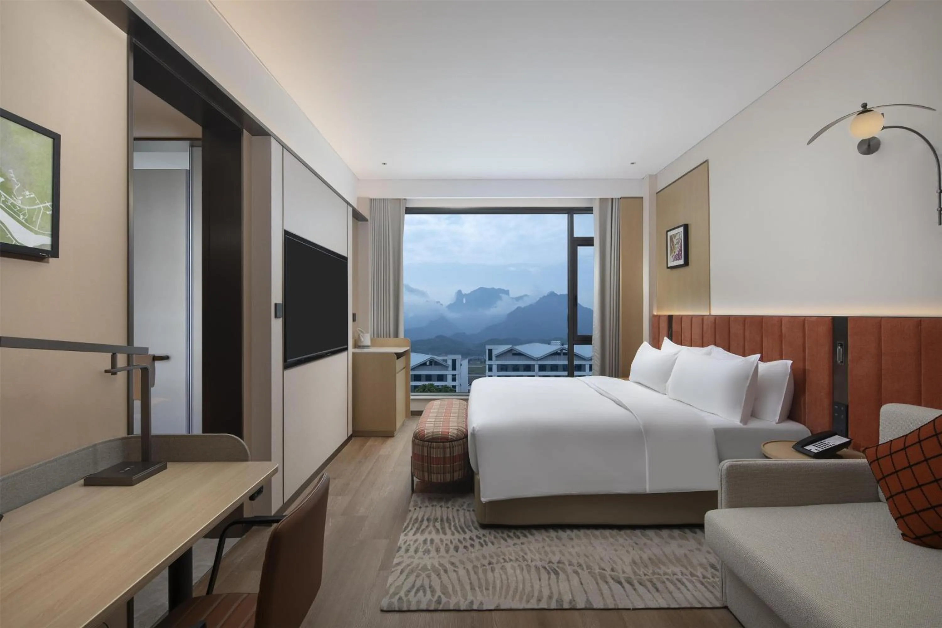 Bed in Hilton Garden Inn Zhangjiajie Tianmen Mountain