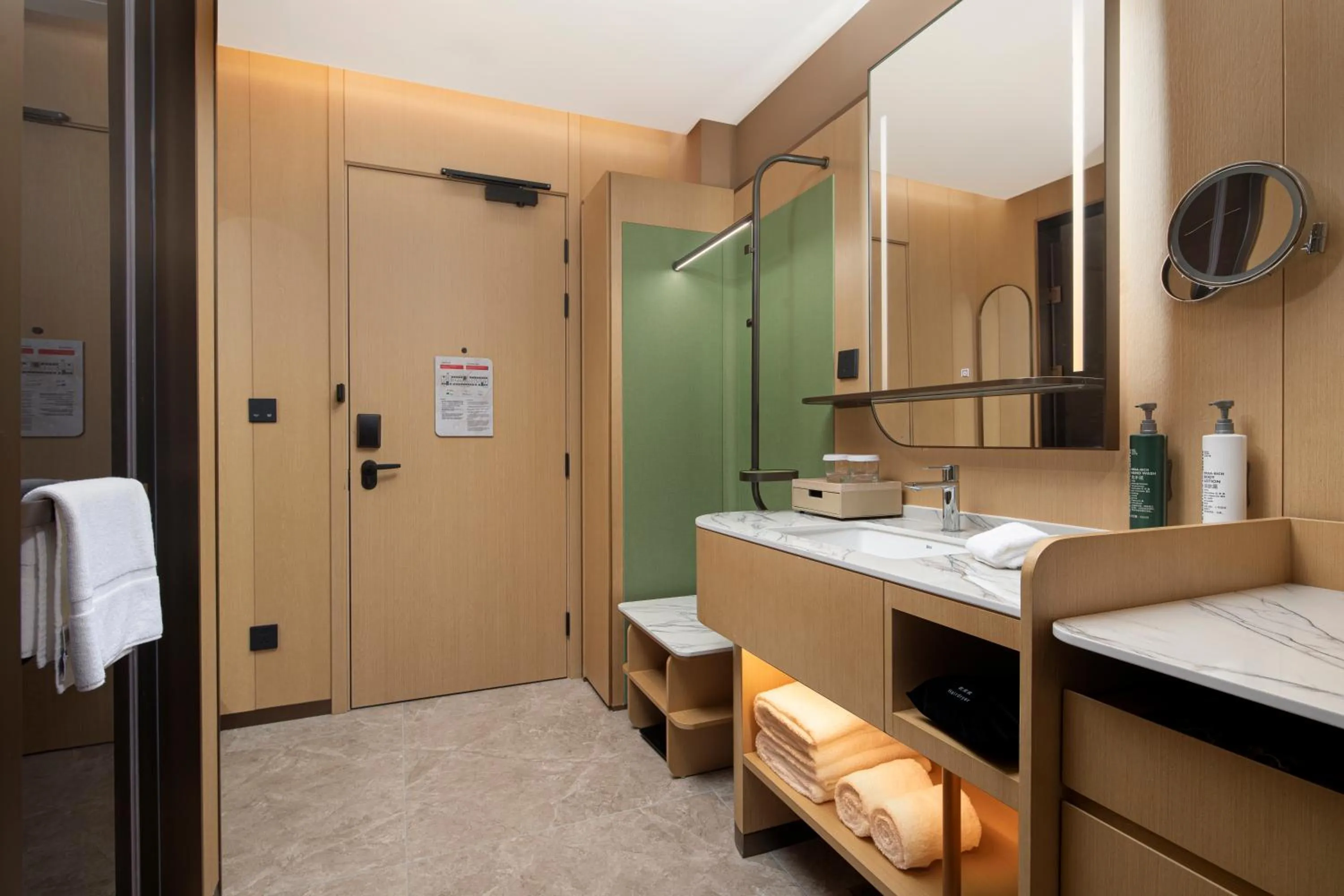 Shower in Hilton Garden Inn Zhangjiajie Tianmen Mountain