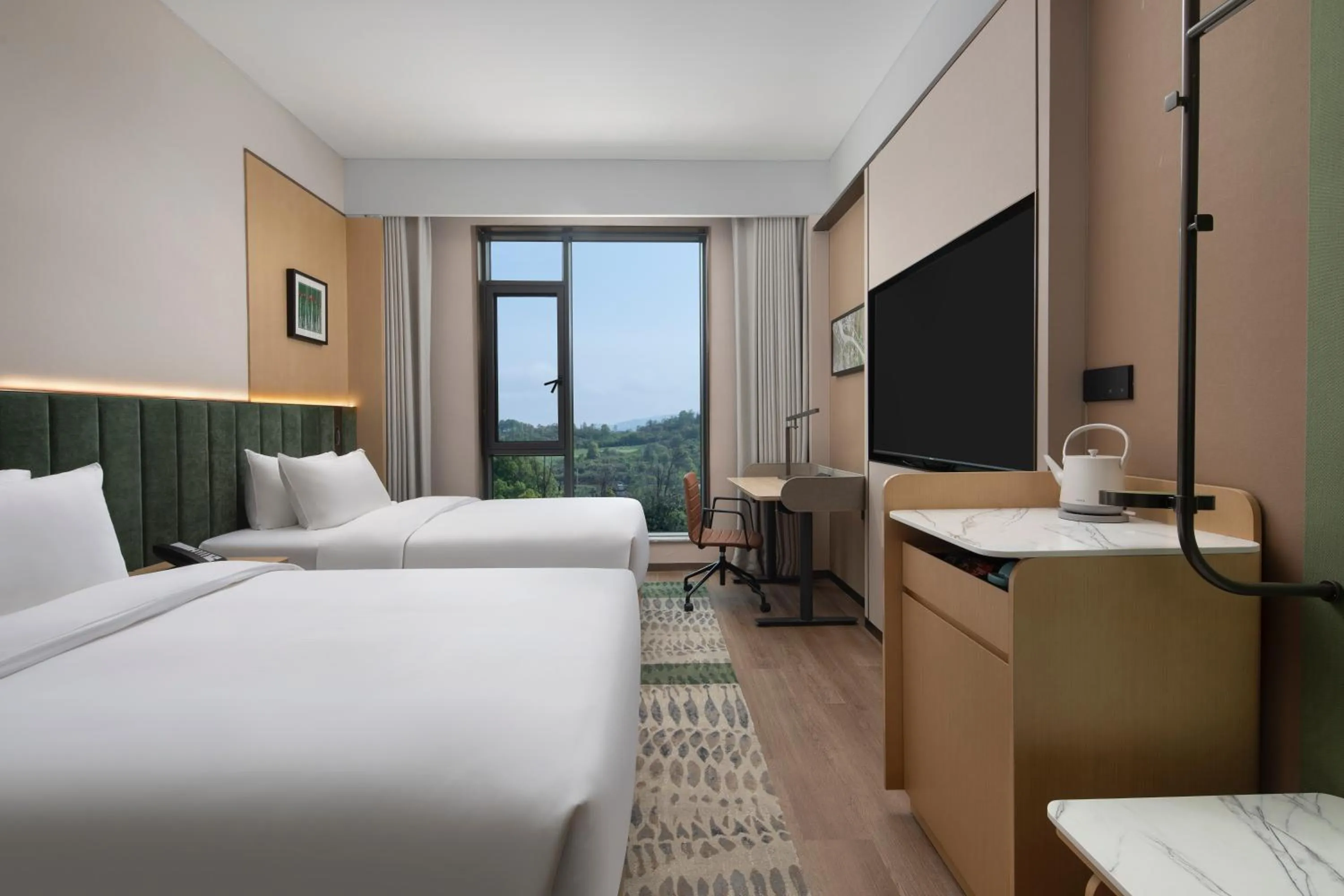 Photo of the whole room, Bed in Hilton Garden Inn Zhangjiajie Tianmen Mountain