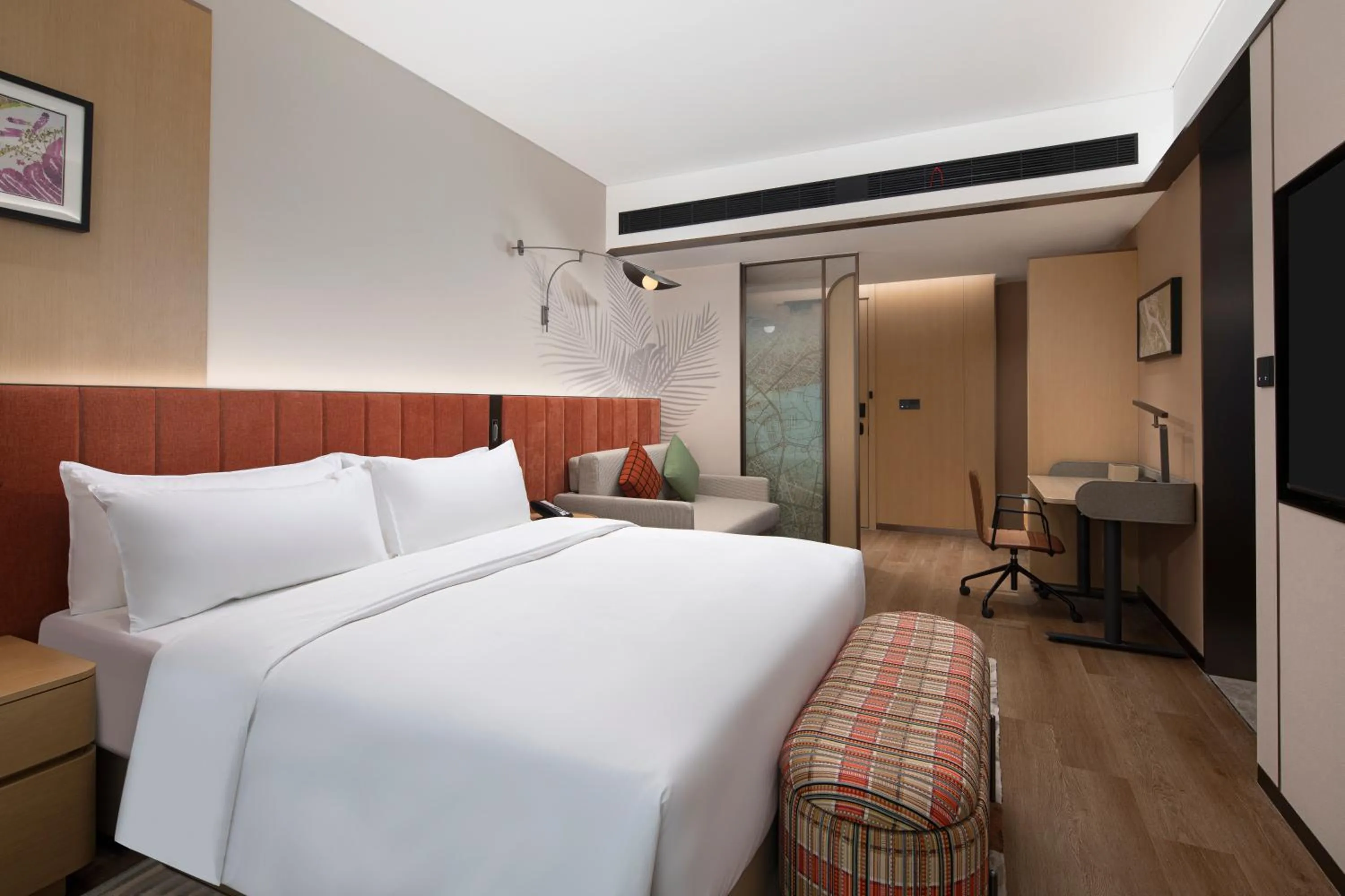 Photo of the whole room, Bed in Hilton Garden Inn Zhangjiajie Tianmen Mountain