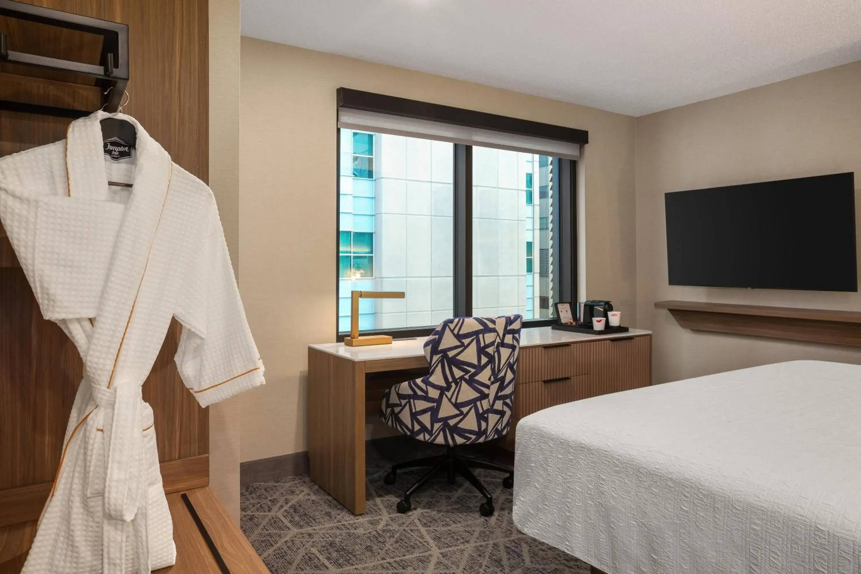 Bed in Hampton Inn By Hilton Calgary Downtown Bed in Hampton Inn By Hilton Calgary Downtown
