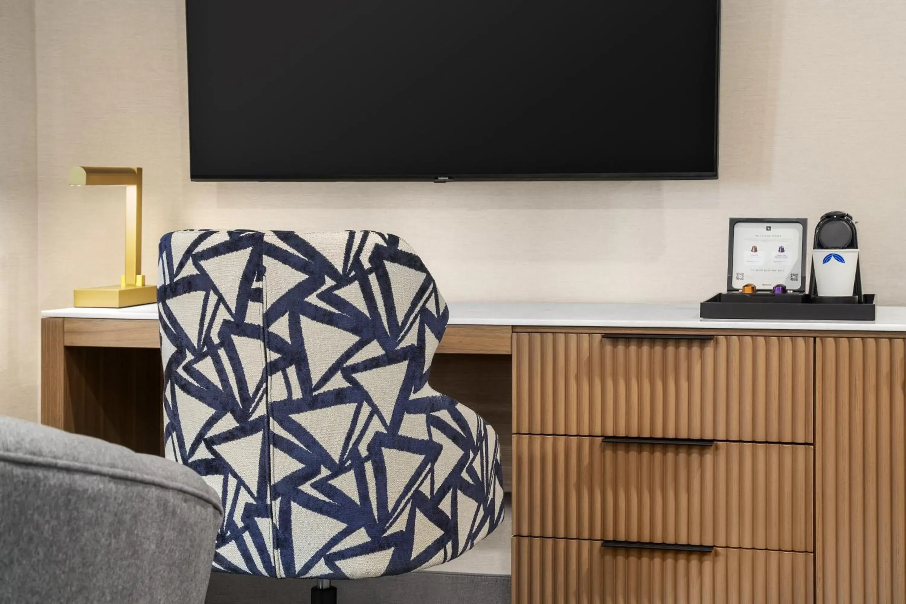 Bedroom in Hampton Inn By Hilton Calgary Downtown Bedroom in Hampton Inn By Hilton Calgary Downtown