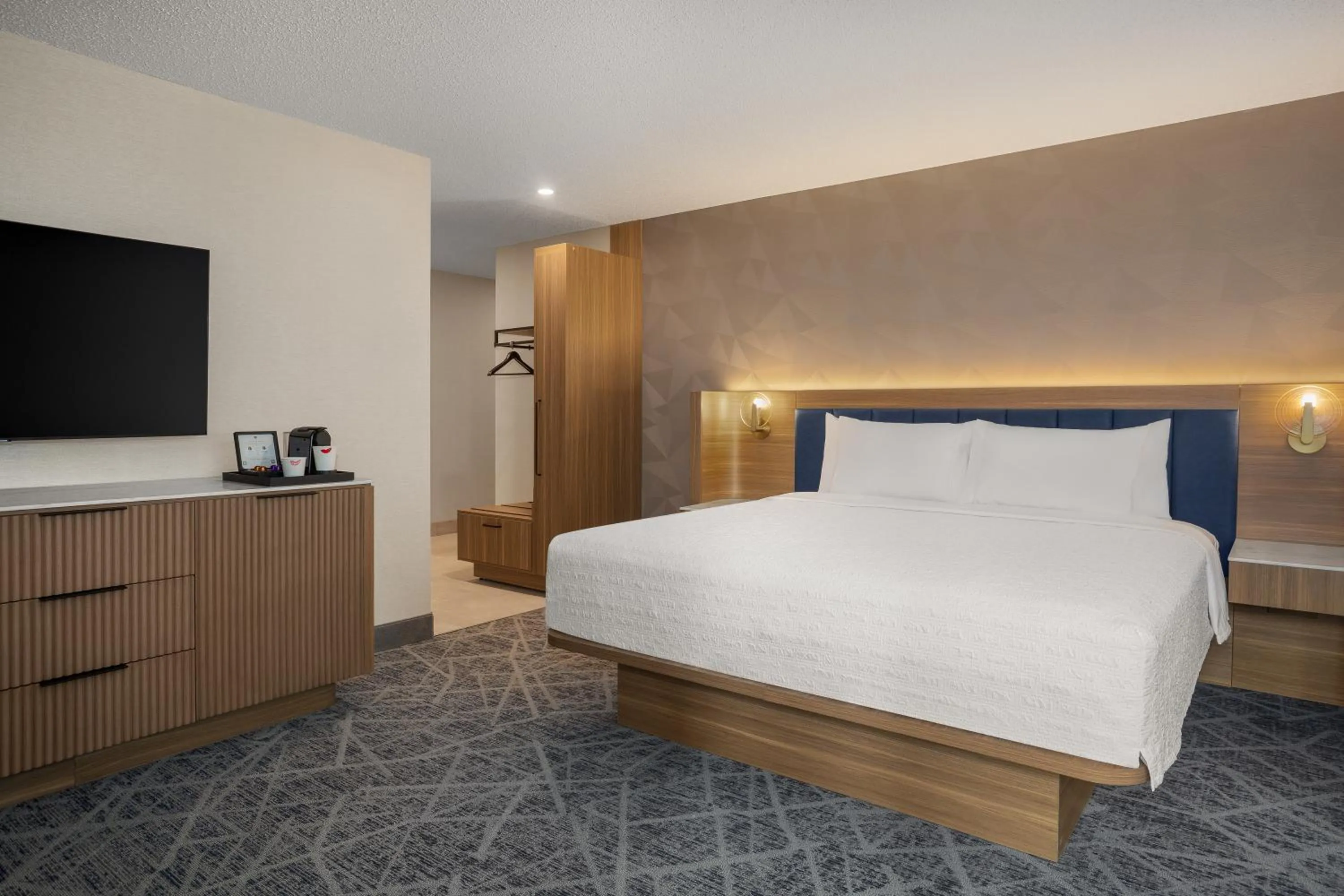 Bed in Hampton Inn By Hilton Calgary Downtown