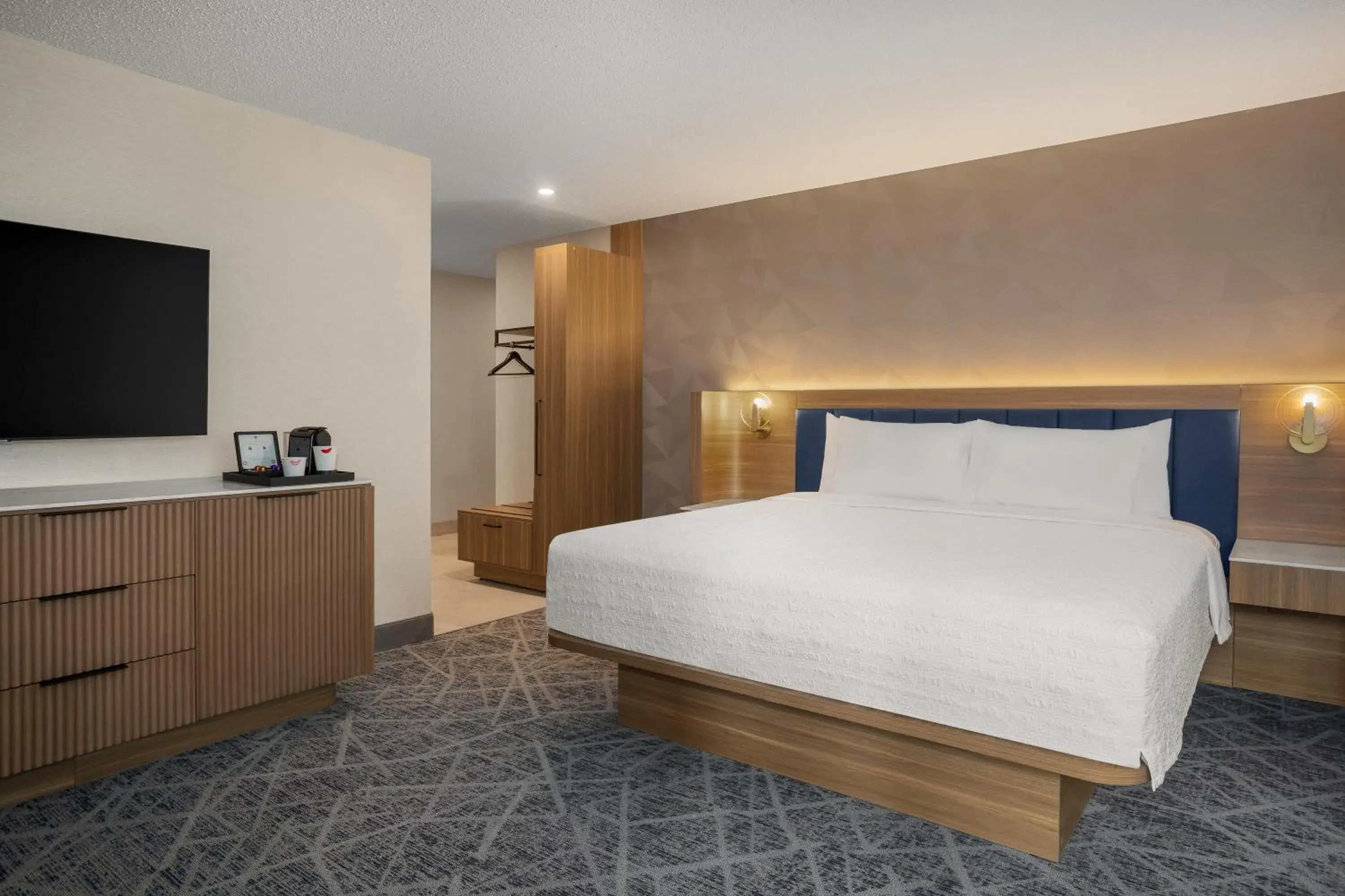 Bed in Hampton Inn By Hilton Calgary Downtown Bed in Hampton Inn By Hilton Calgary Downtown