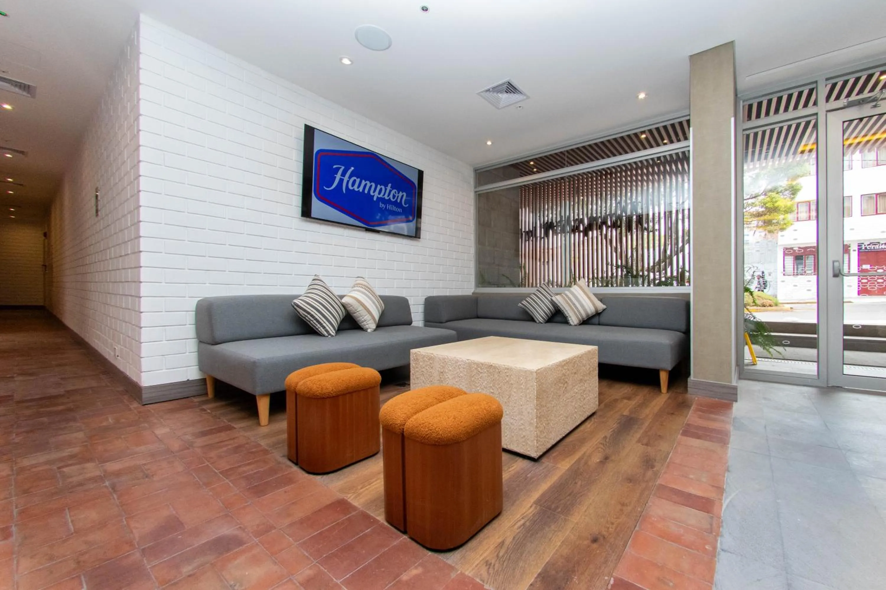 Living room in Hampton By Hilton Cusco