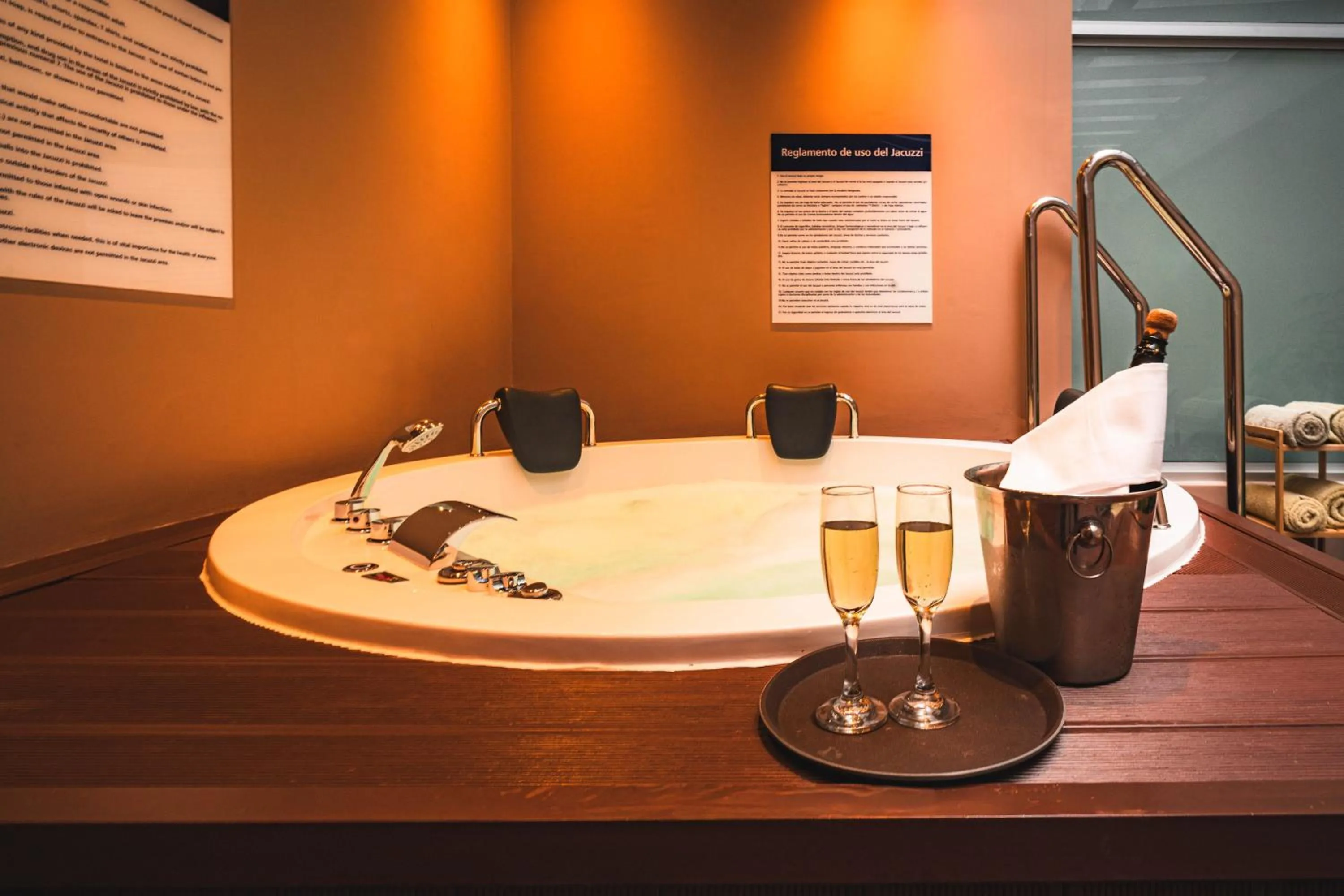 Hot Tub in Hampton By Hilton Cusco