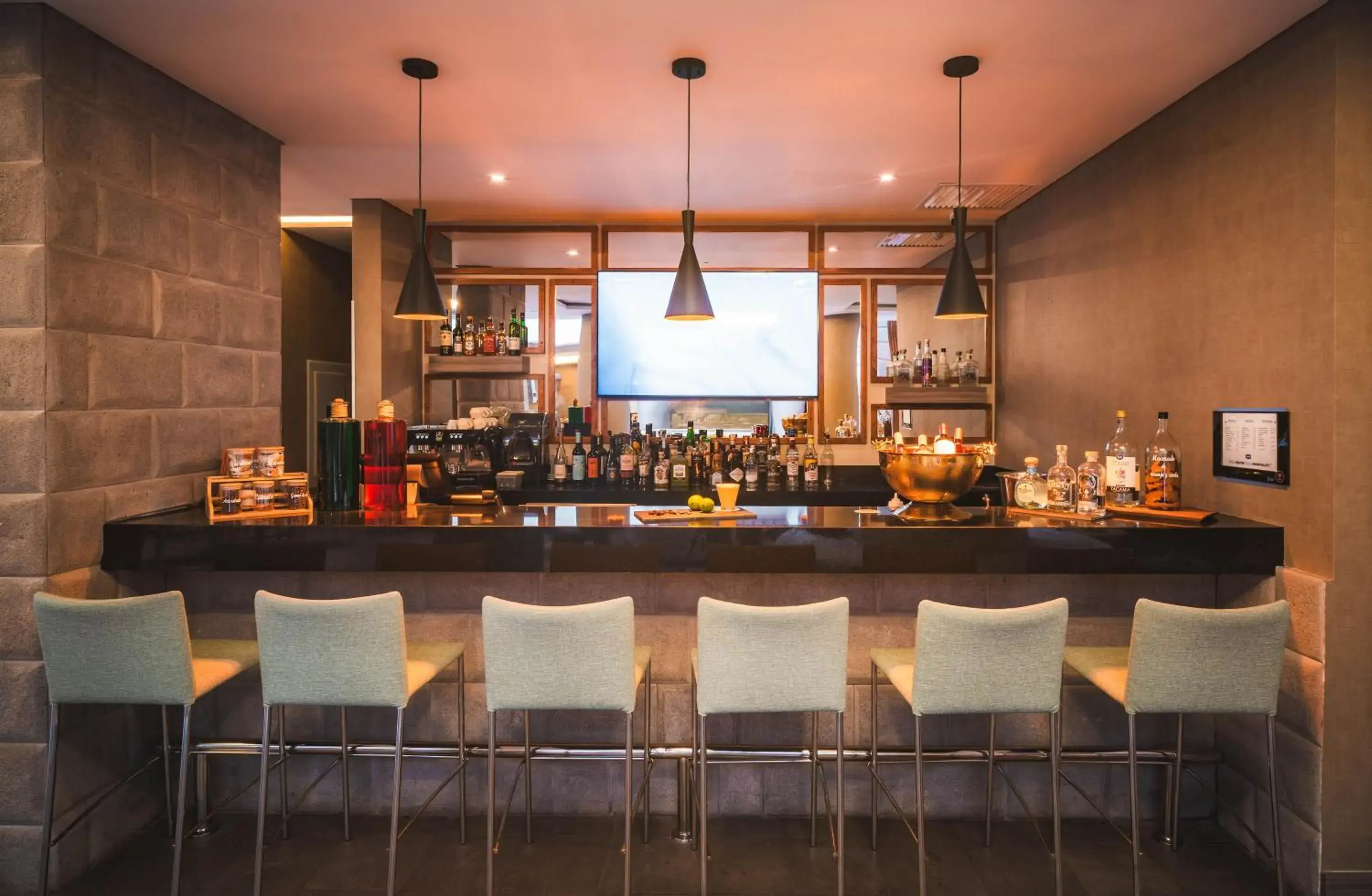 Lounge or bar in Hampton By Hilton Cusco Lounge or bar in Hampton By Hilton Cusco