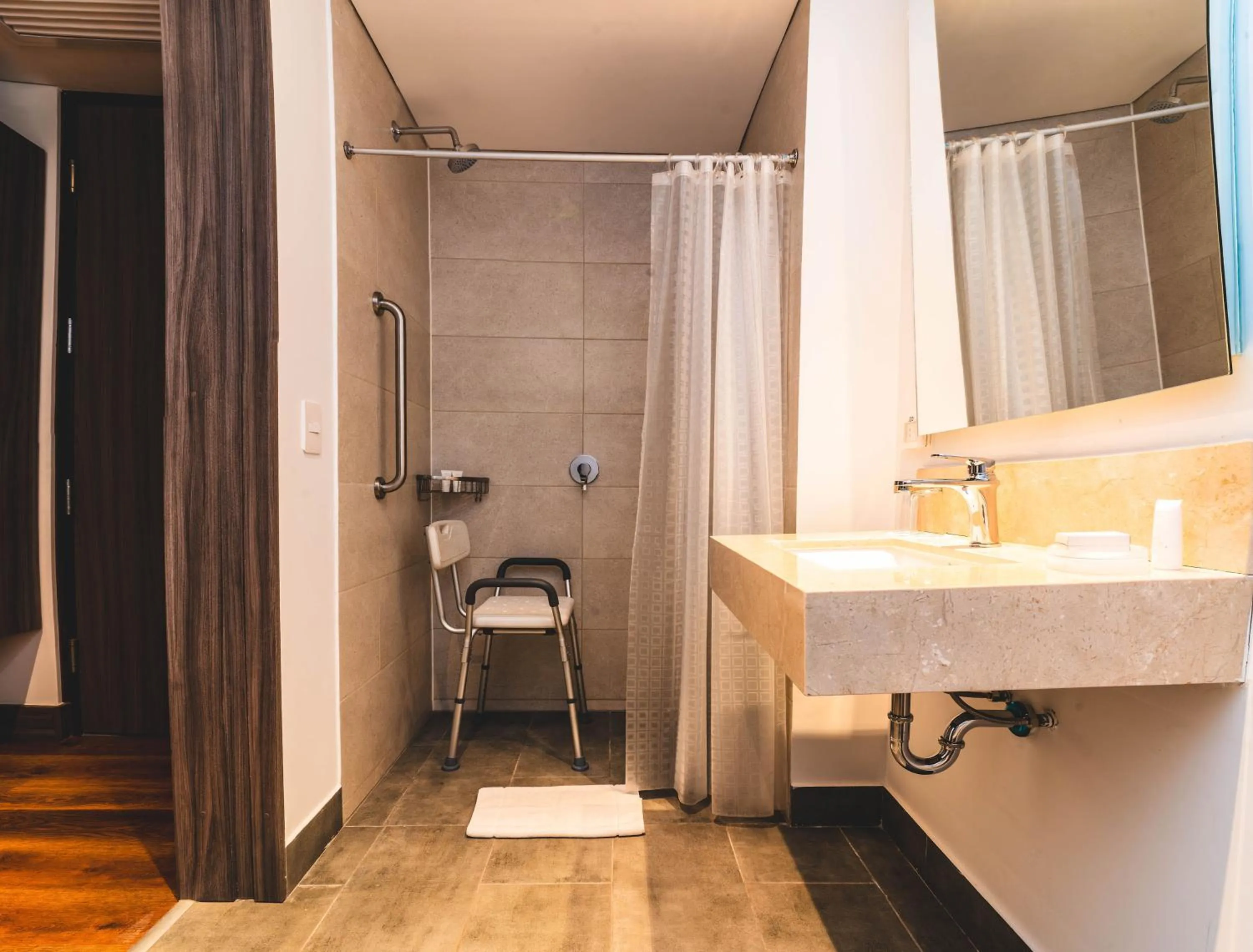 Bathroom in Hampton By Hilton Cusco