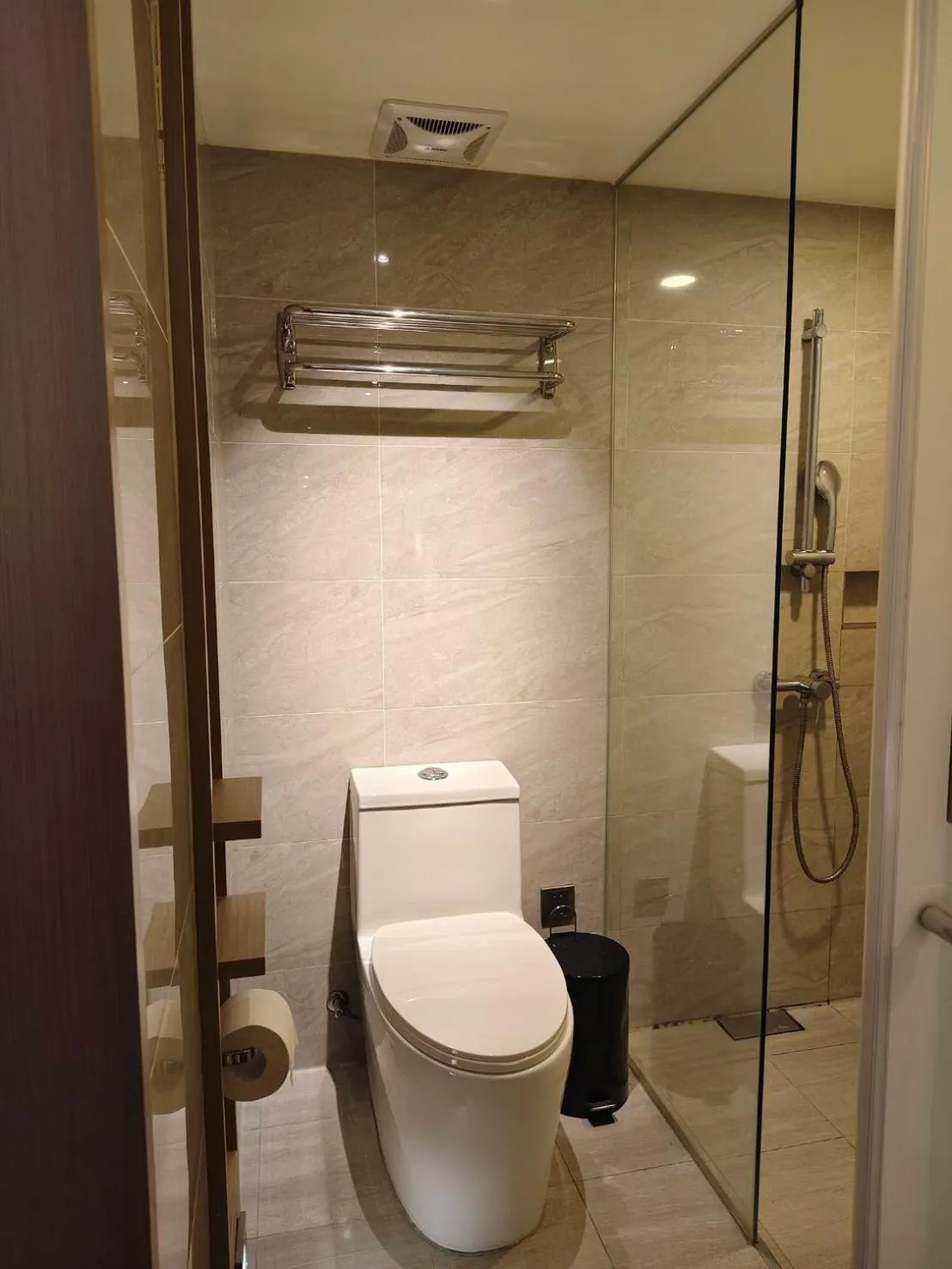 Shower in CHECK inn SELECT Taipei NeiHu