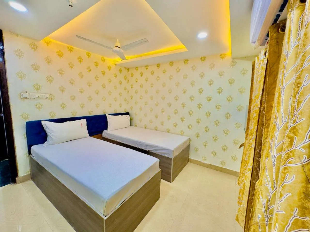 Bed in Hotel Diamond inn-Esplanade