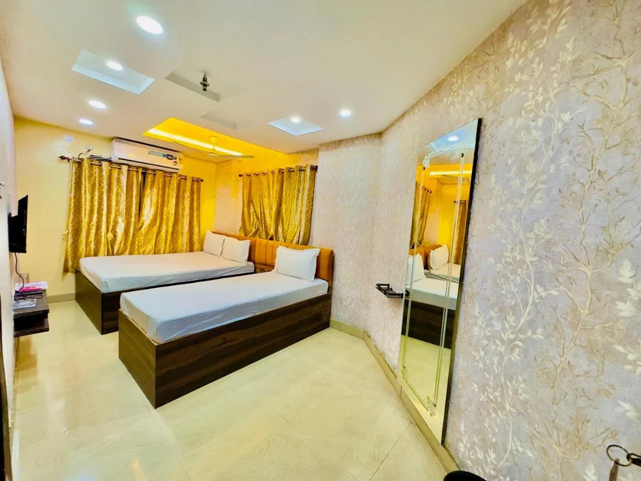 Bedroom, Bed in Hotel Diamond inn-Esplanade