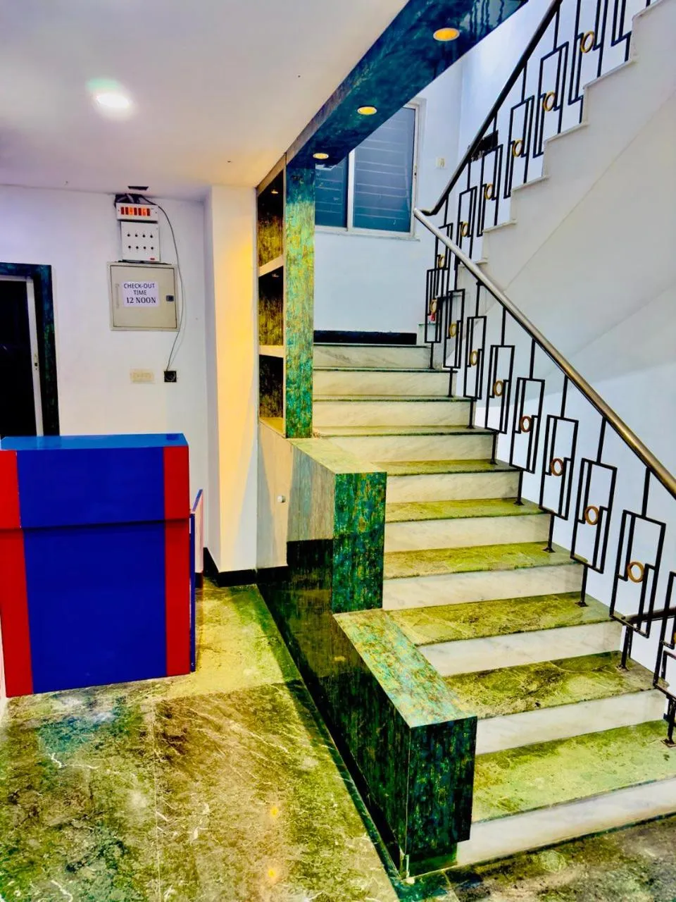 Lobby or reception in Hotel Diamond inn-Esplanade