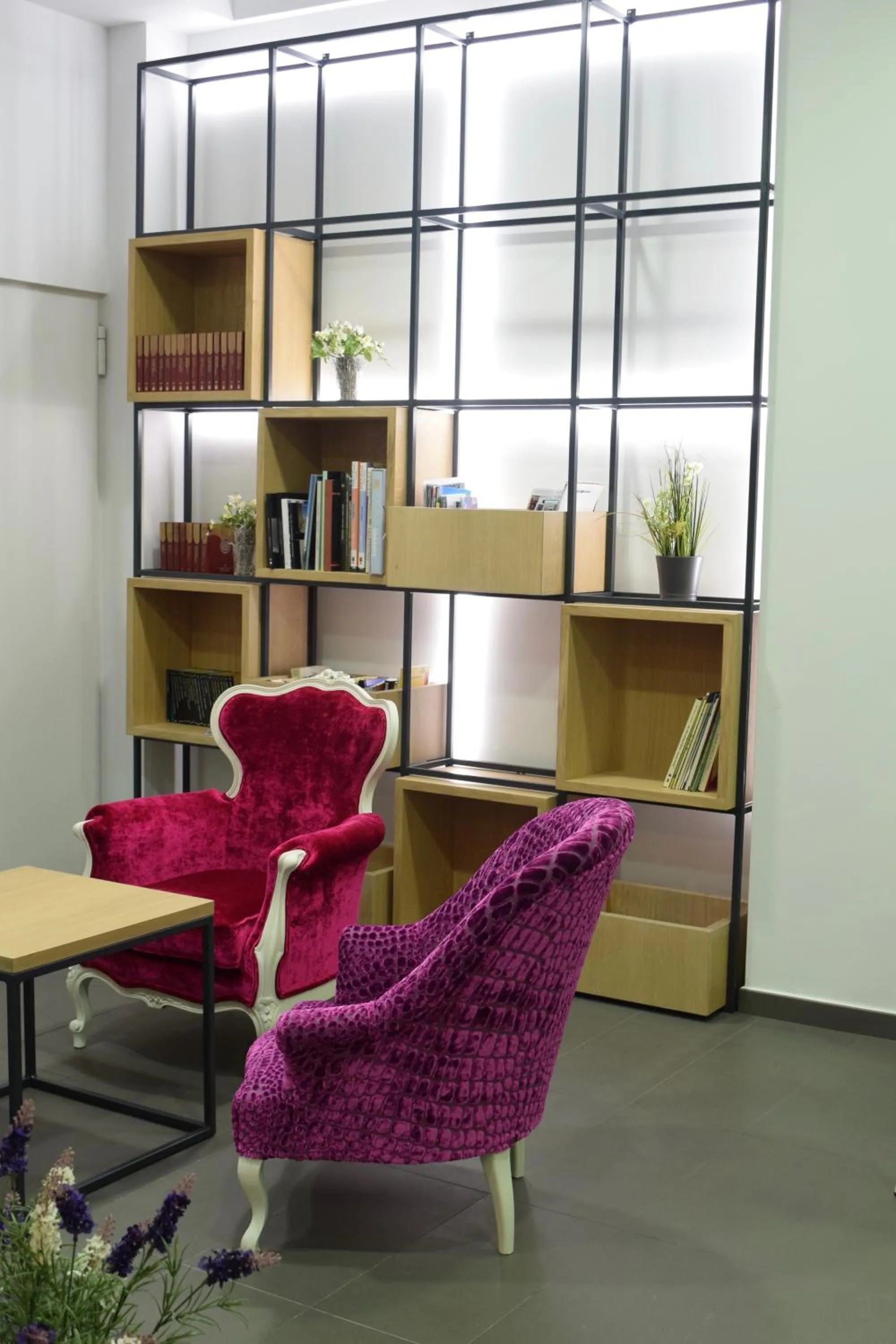 Communal lounge/ TV room in Zerupe Hotel