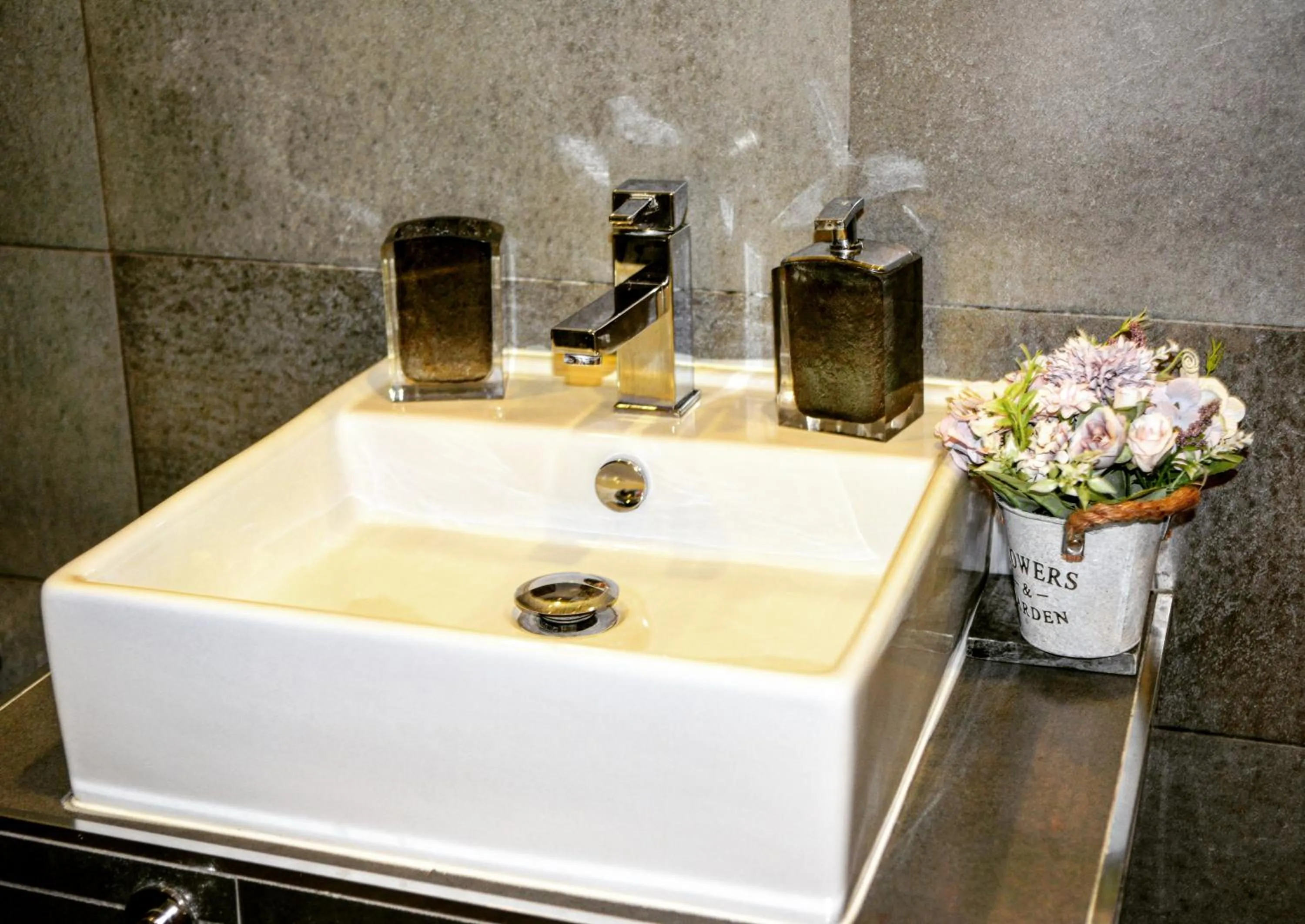 Bathroom in RomAntic Dreams Guest House