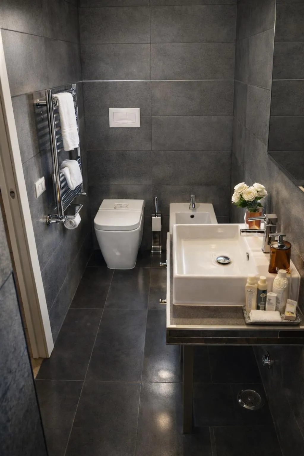 Toilet in RomAntic Dreams Guest House