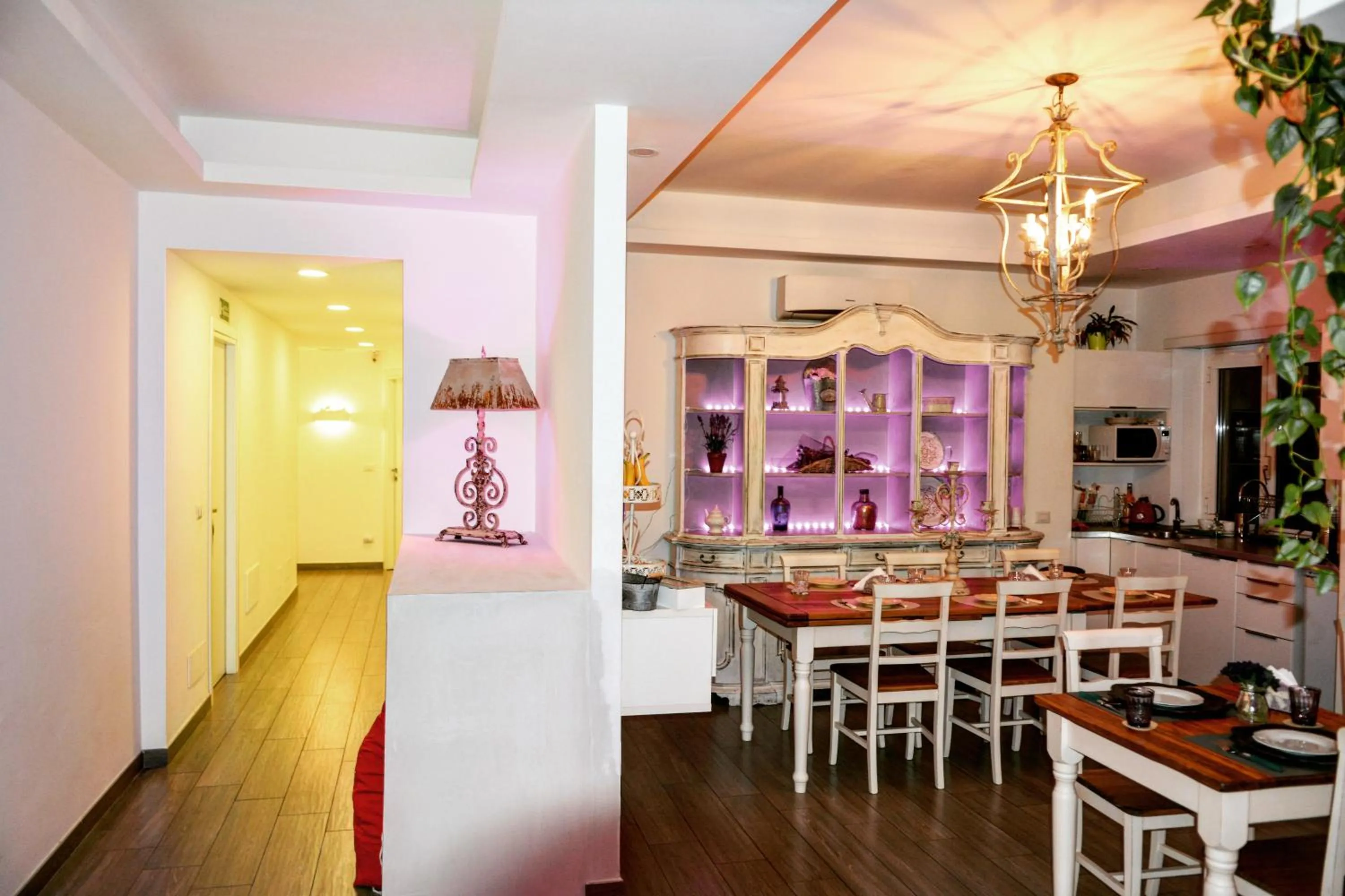 Communal lounge/ TV room in RomAntic Dreams Guest House