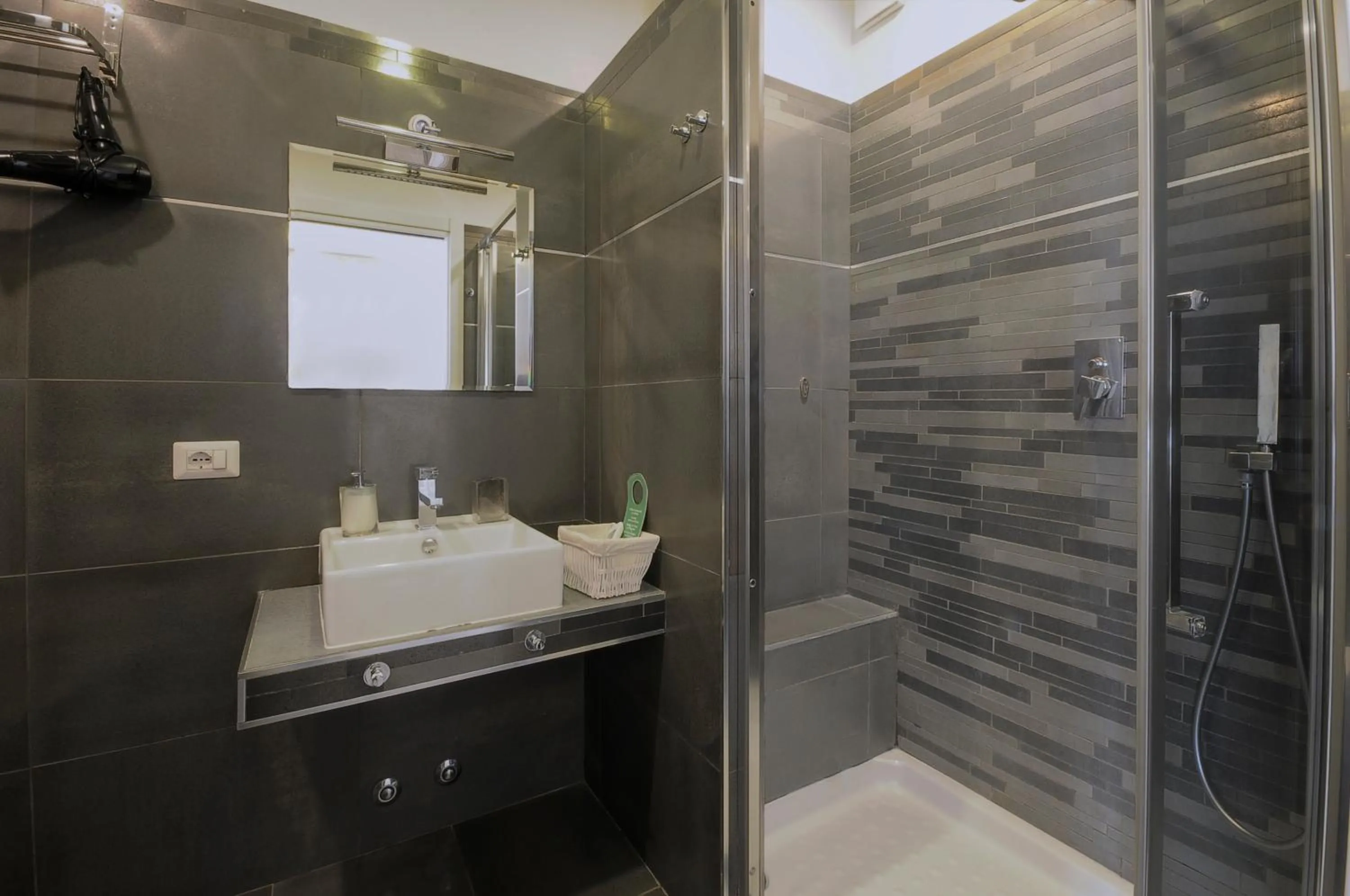 Bathroom in RomAntic Dreams Guest House