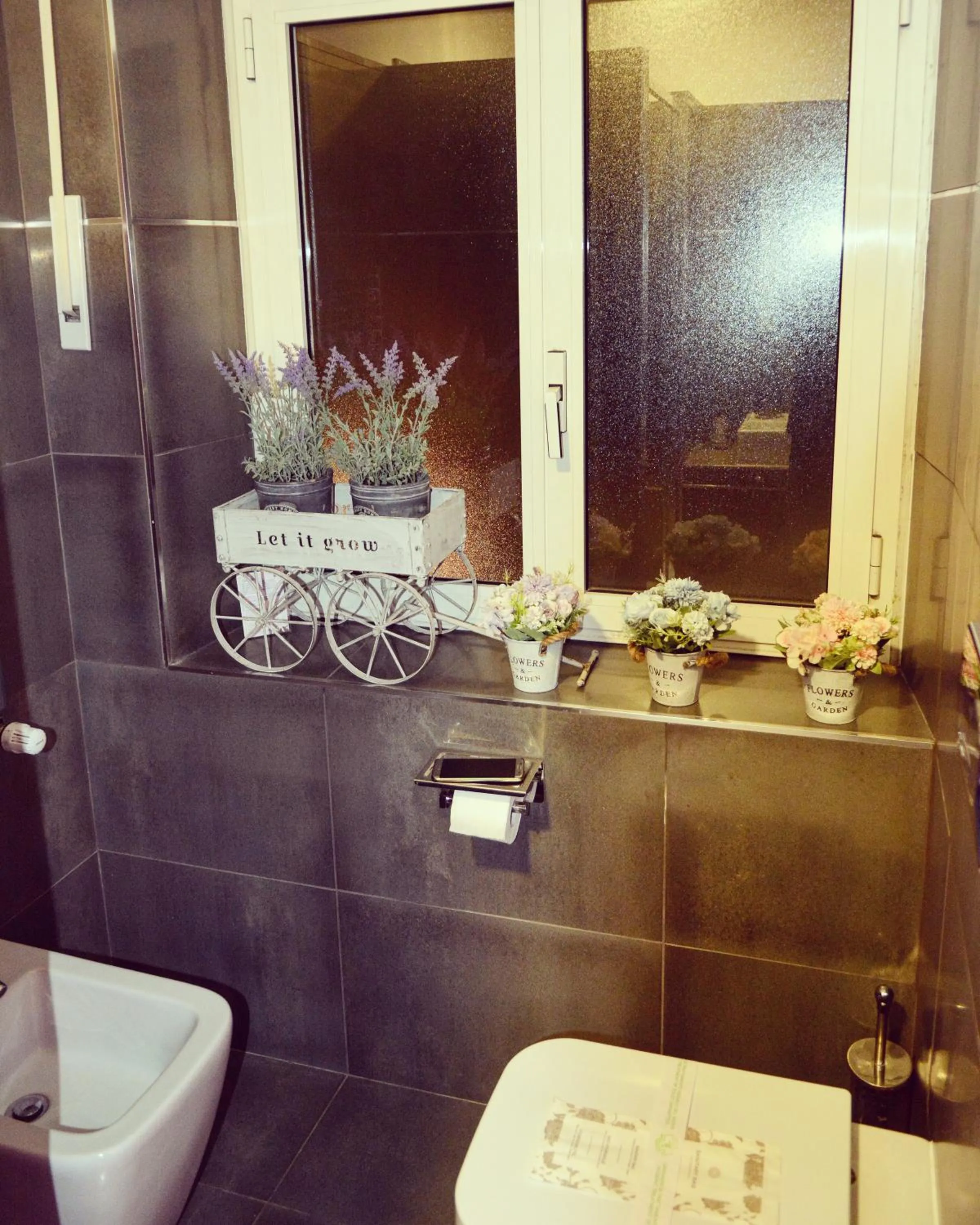 Toilet in RomAntic Dreams Guest House