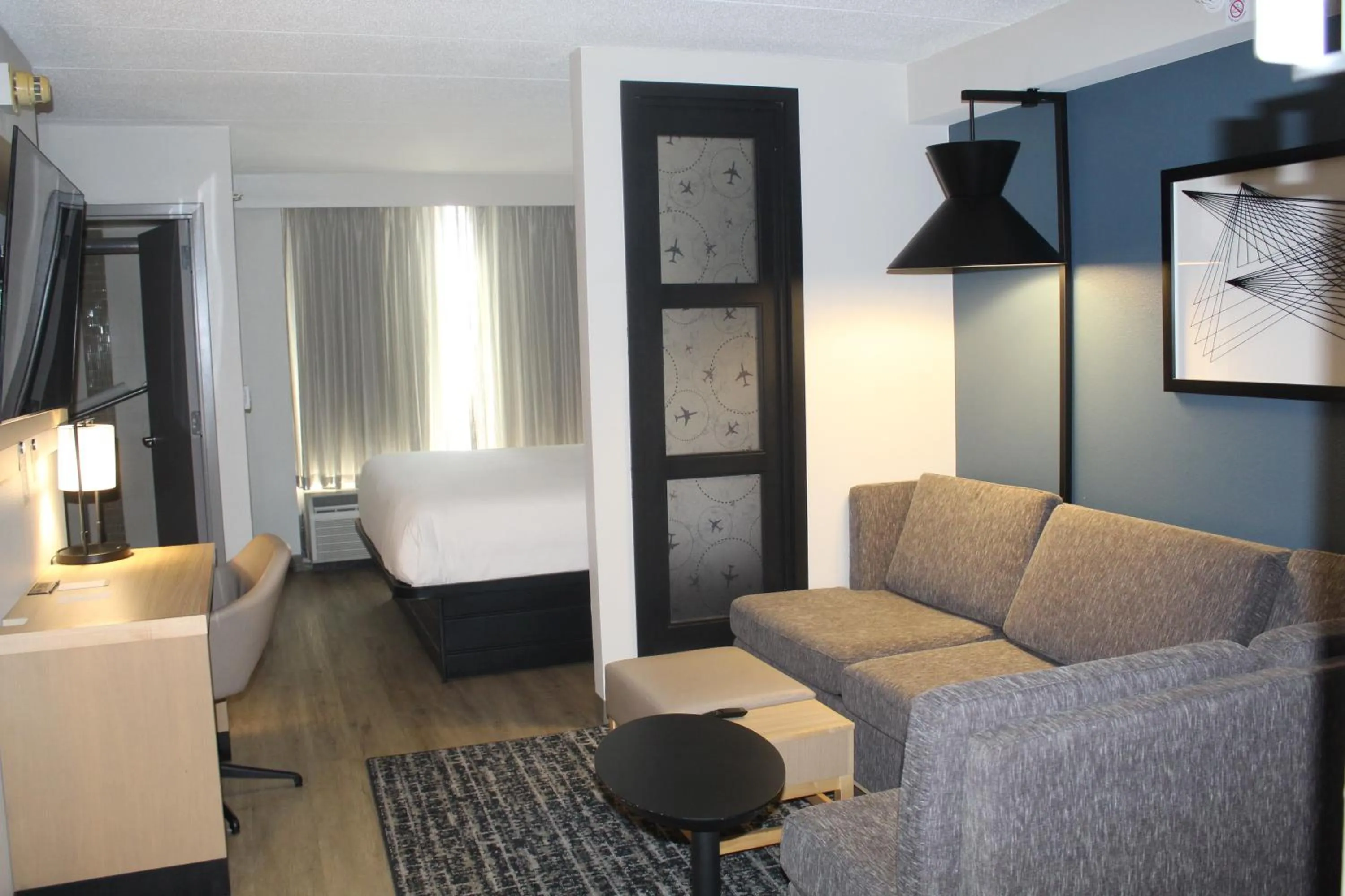 Bed in Hyatt Place Baltimore/BWI Airport