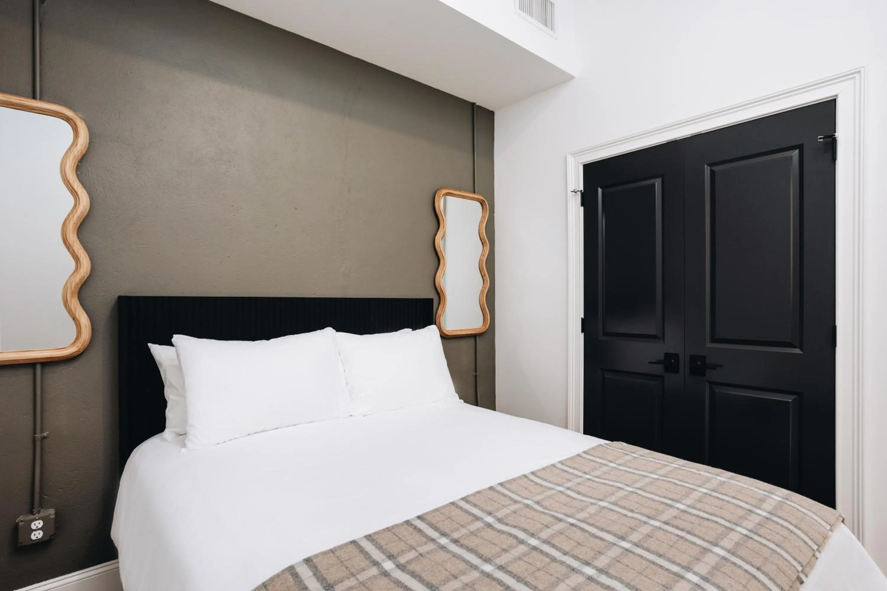 Bedroom, Bed in The Harriss