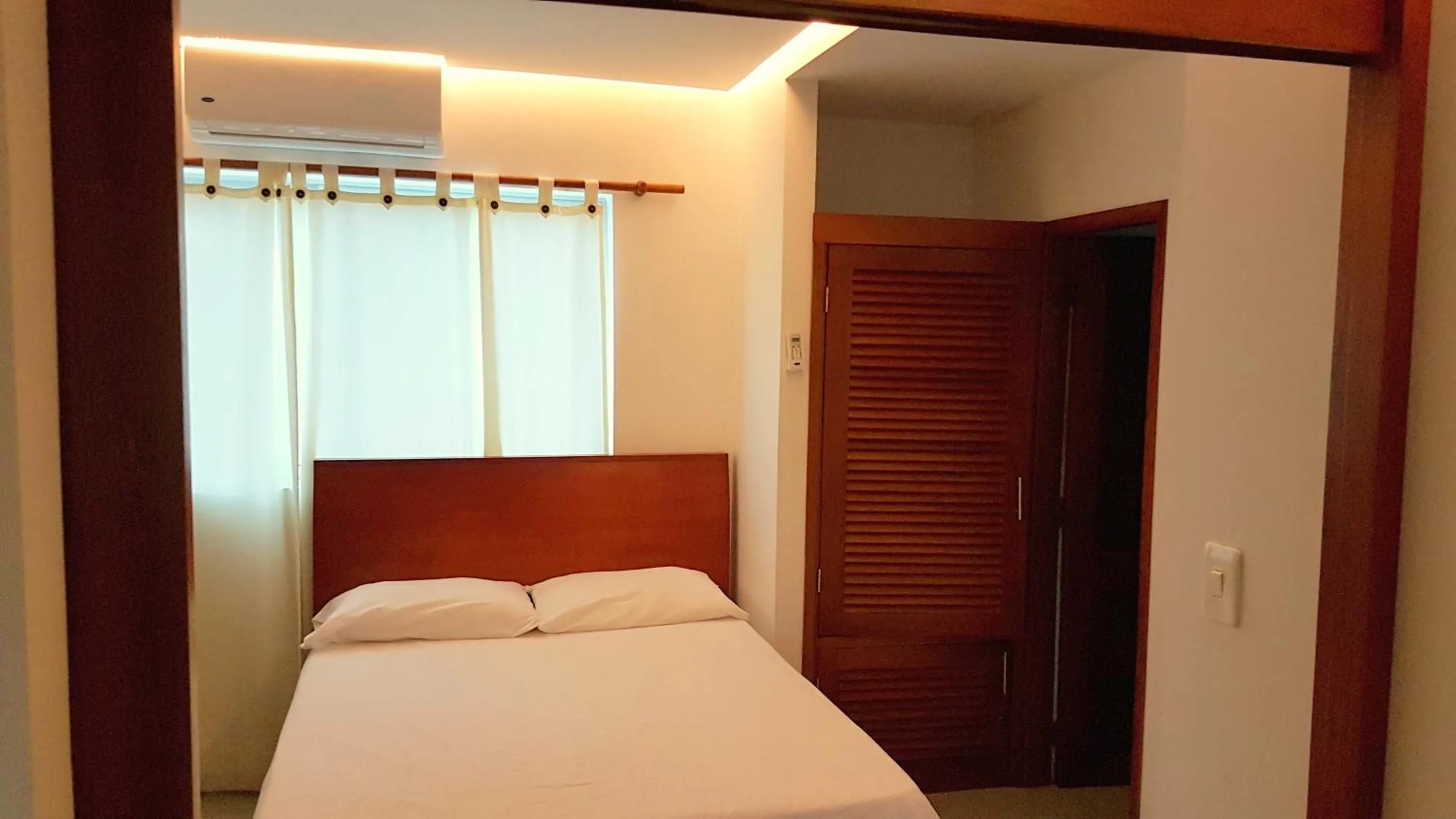 Photo of the whole room, Bed in Camino Palmero Coveñas