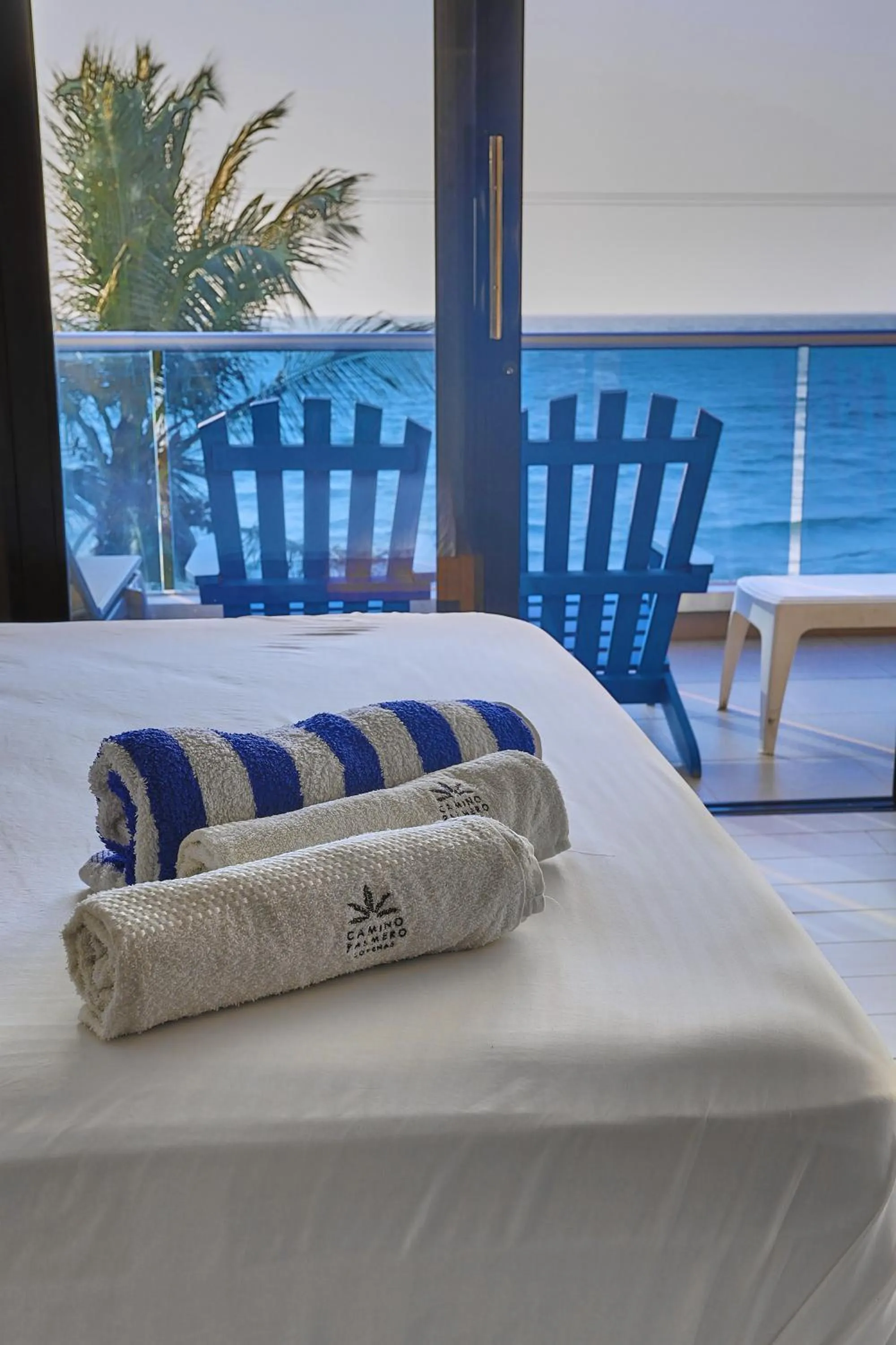 Sea view, Bed in Camino Palmero Coveñas