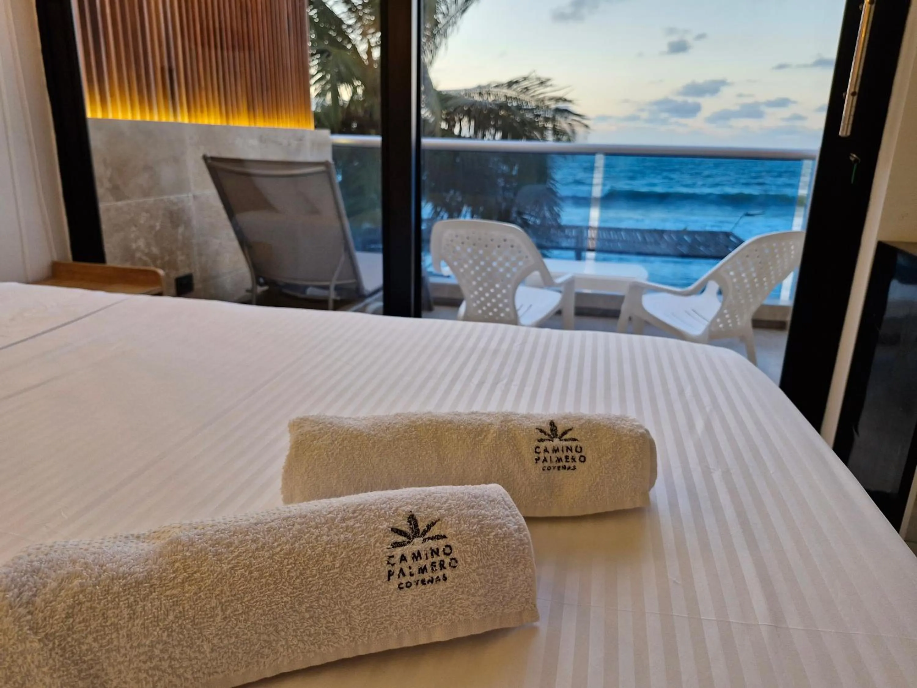 Sea view, Bed in Camino Palmero Coveñas