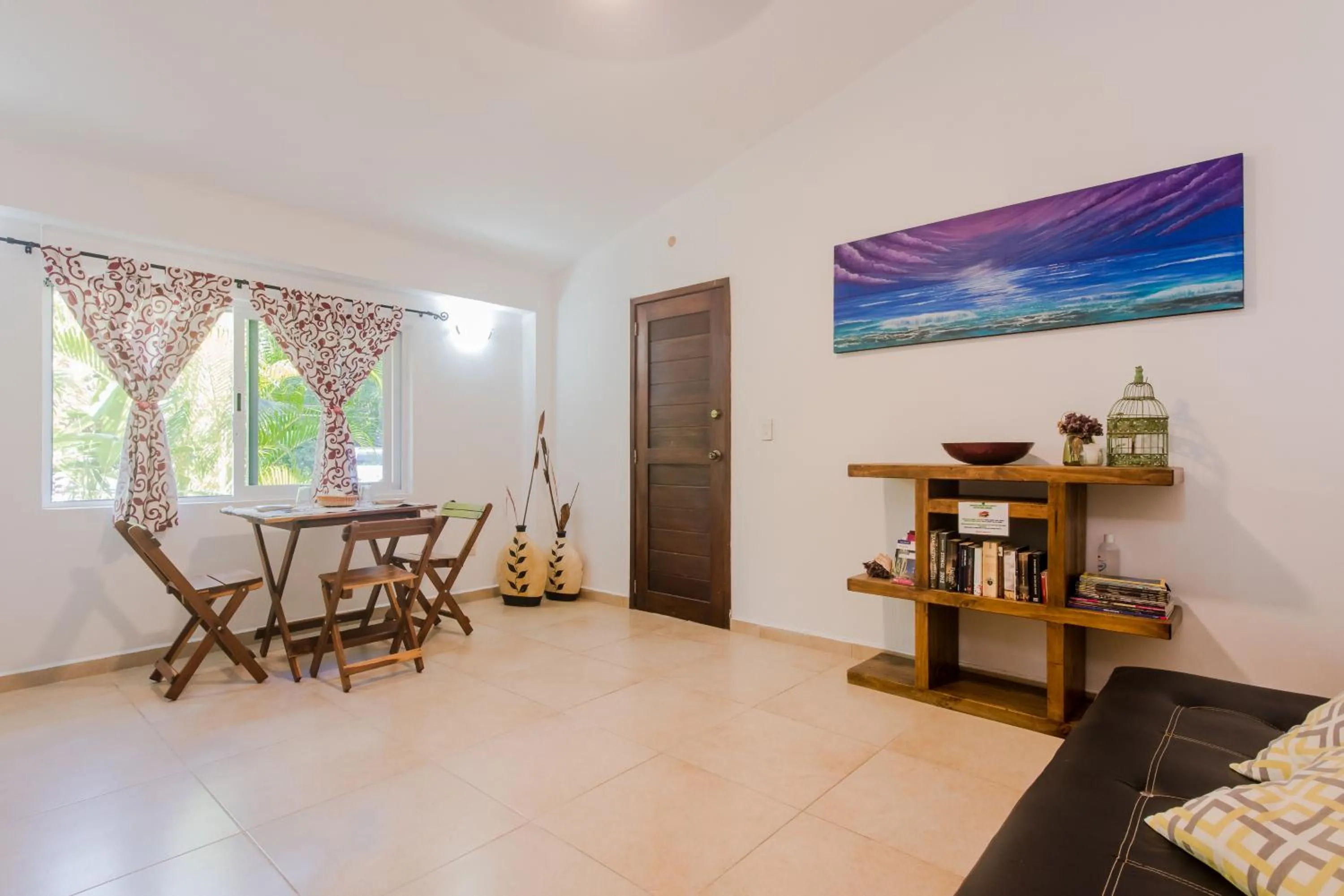 Library in Villas Picalu Lodge