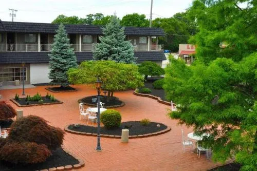 Avalon Inn
